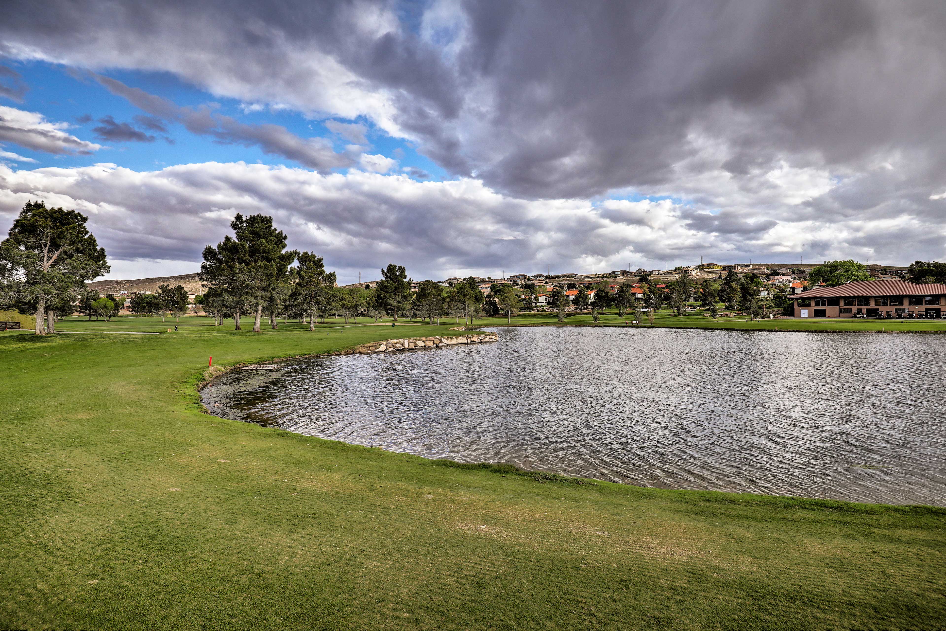 St. Townhome w/ Patio Near Natl Parks Evolve