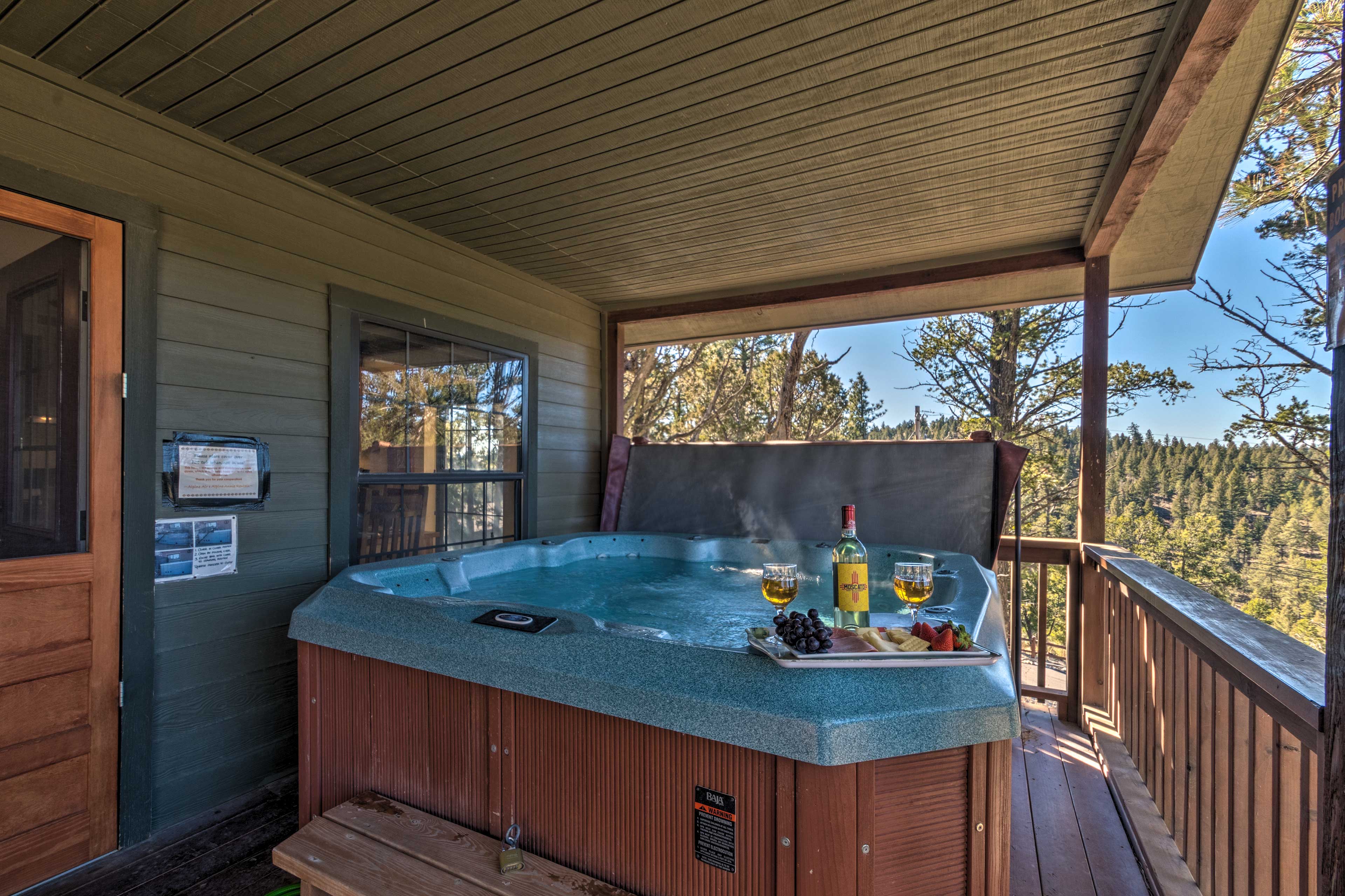 Ruidoso Cabin: Hot Tub & Mountain Views! | Evolve