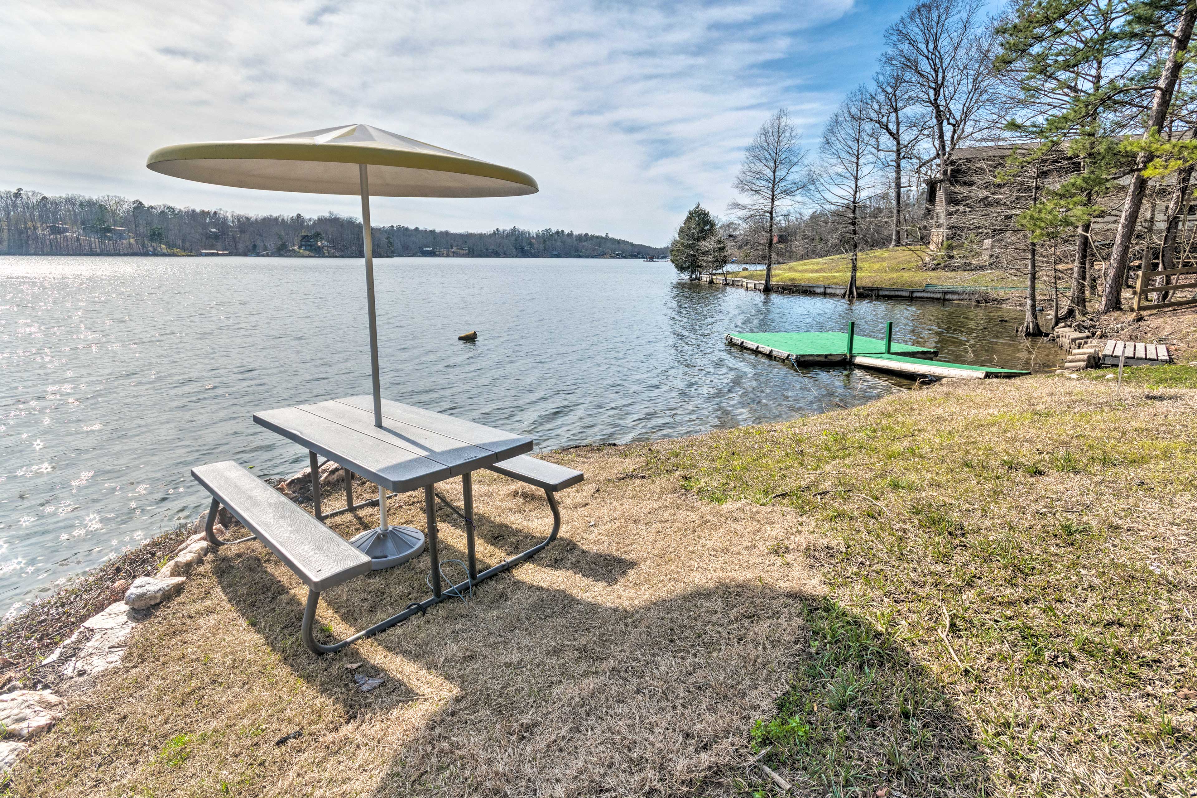 Harrod's Hideaway w/Deck+Dock on Lake Norrell Alexander, AR Evolve