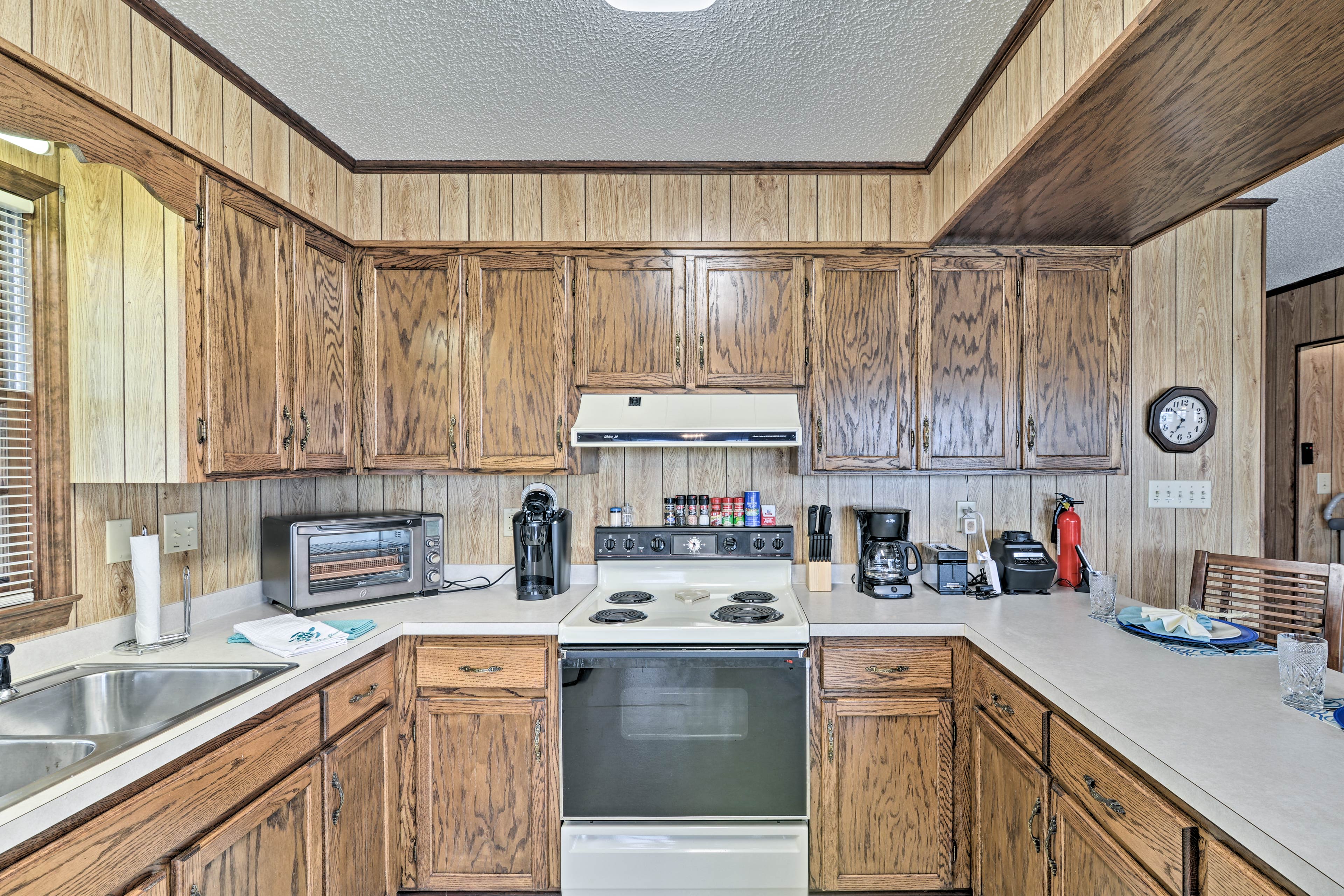 PetFriendly Second Row House Steps to Beach! Holden Beach, NC Evolve