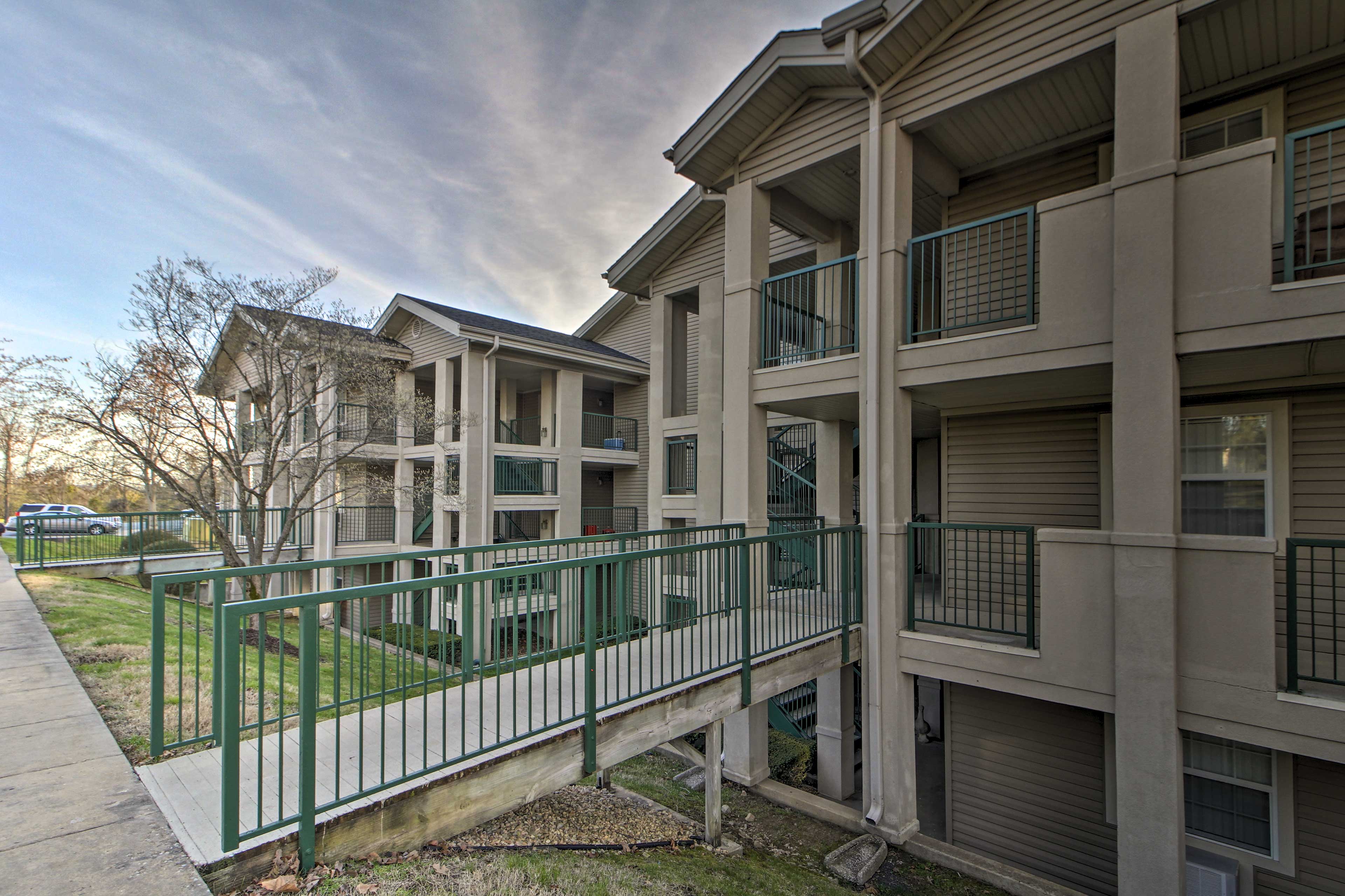 Stylish Resort Condo 3 Mi to Downtown Branson! Evolve