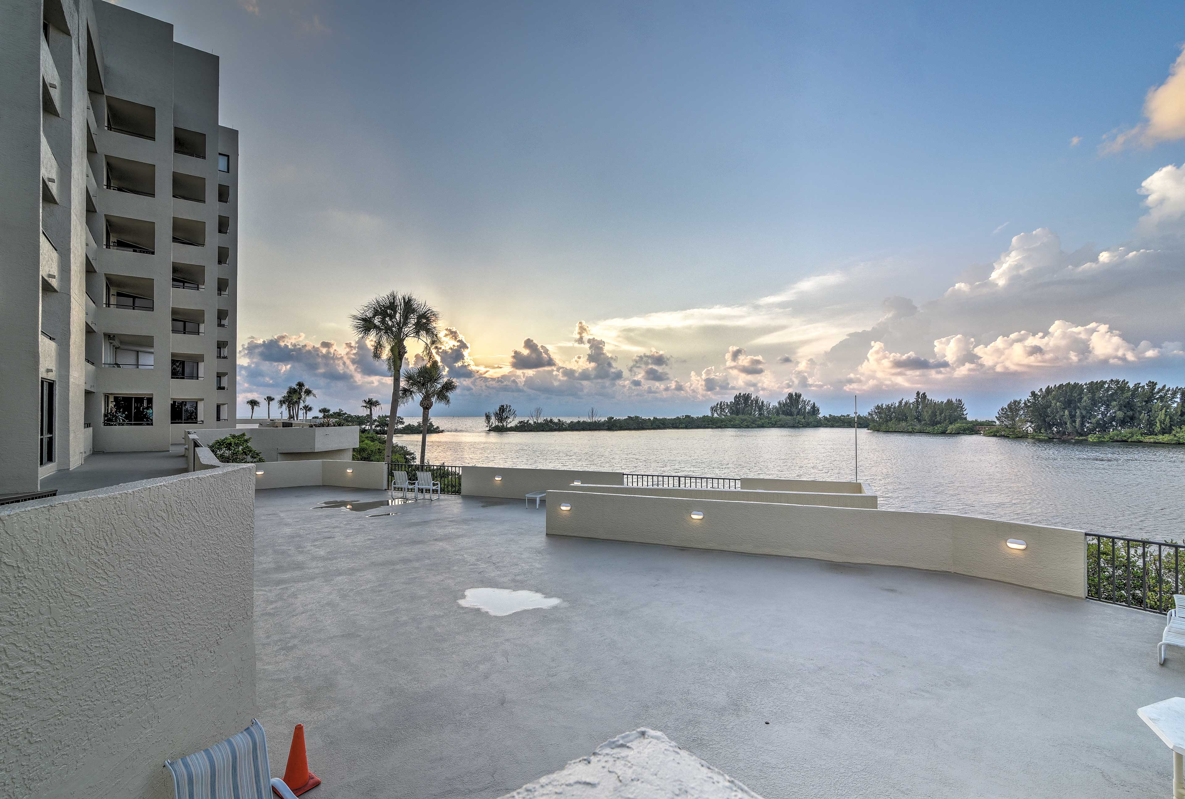 GulfView Hudson Condo in Waterfront Resort! Evolve