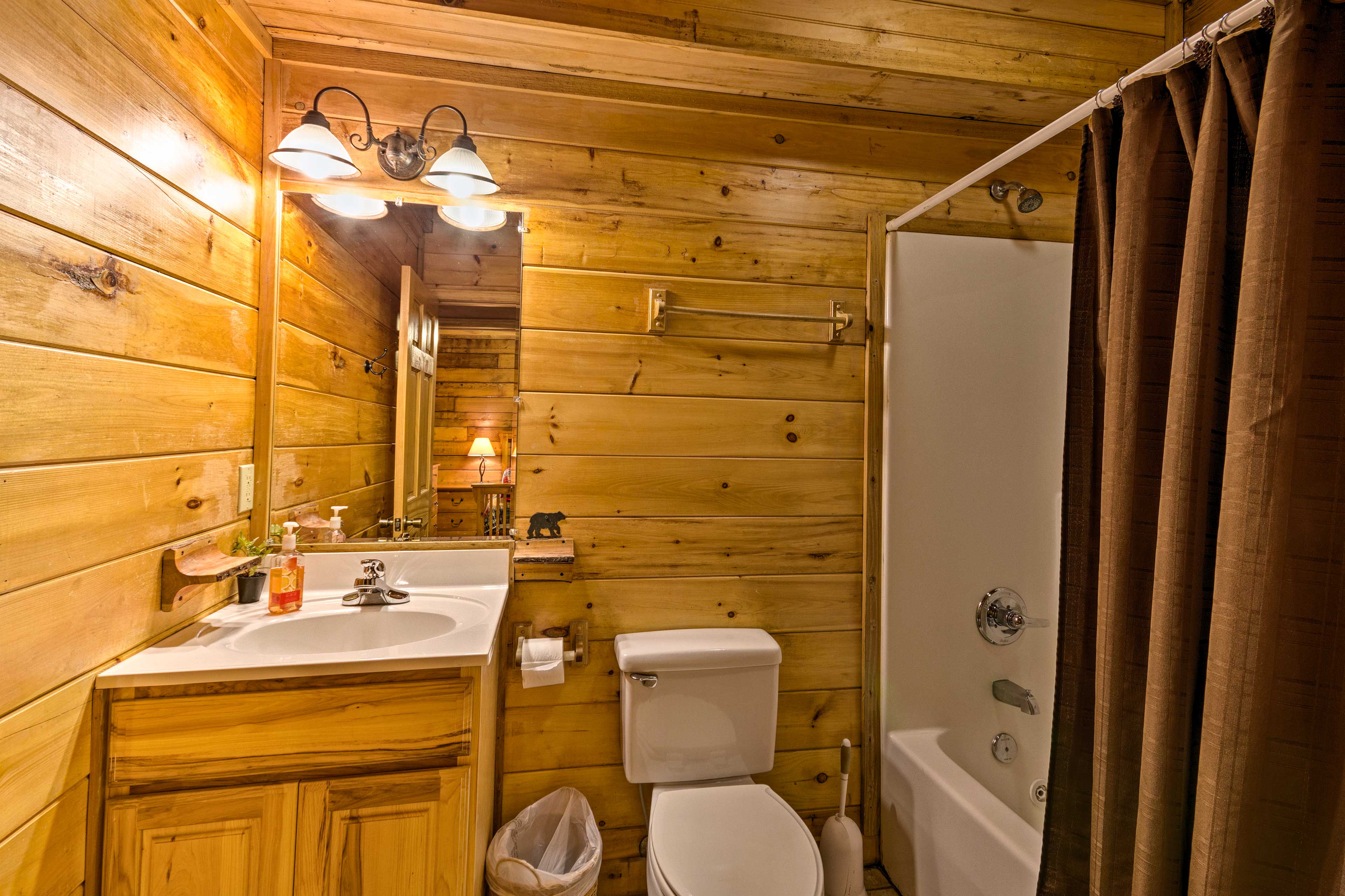 Cabin with 22 Acres & Patio 3 Mi to Blowing Rock Lenoir, NC Evolve