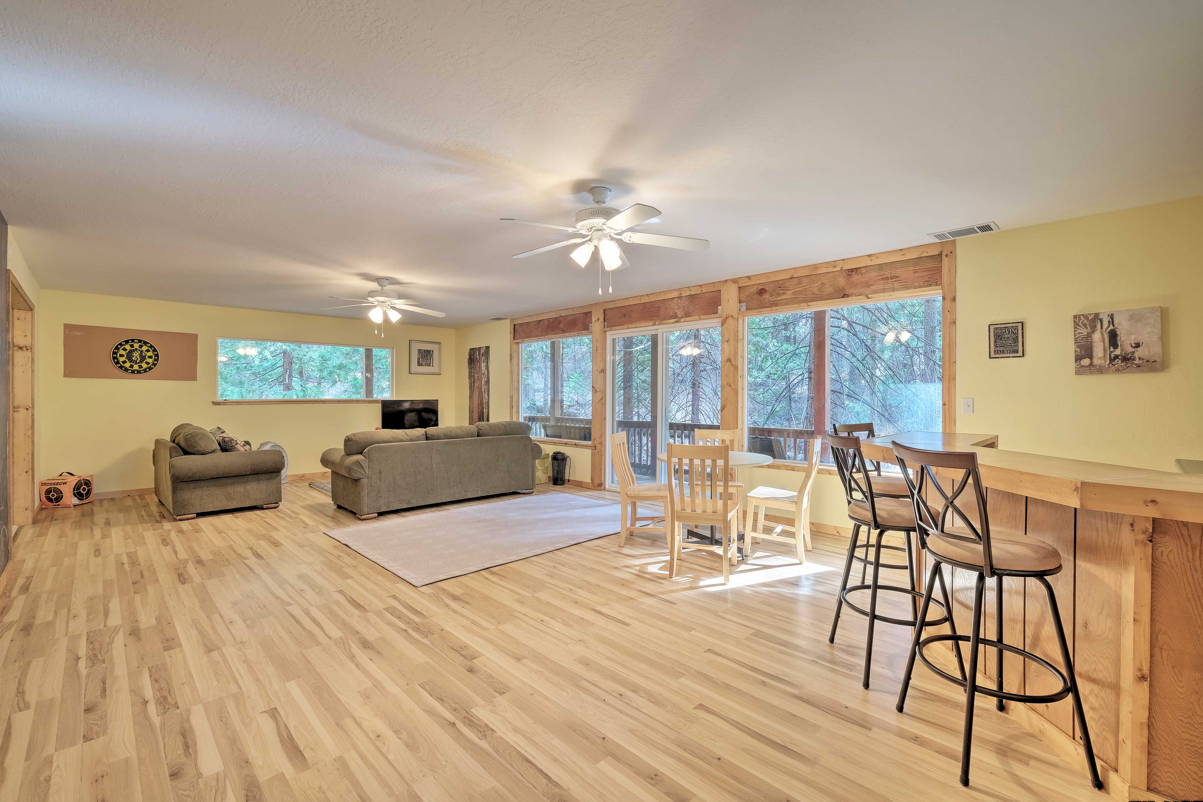 Dorrington Cabin Walk to Big Trees State Park! Evolve