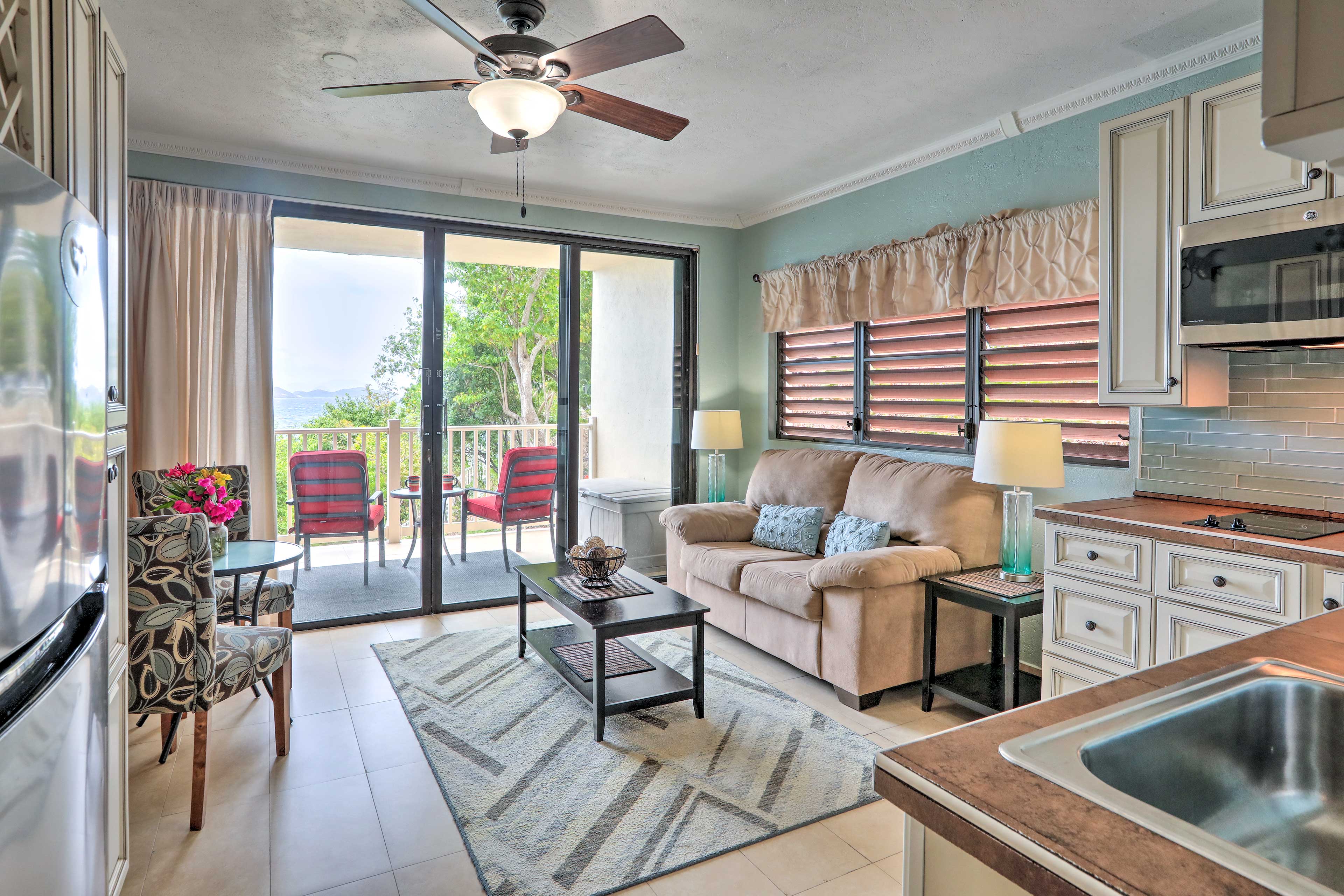 Saint Thomas Condo w/ Ocean Views, Walk to Beach! St. Thomas, VI Evolve