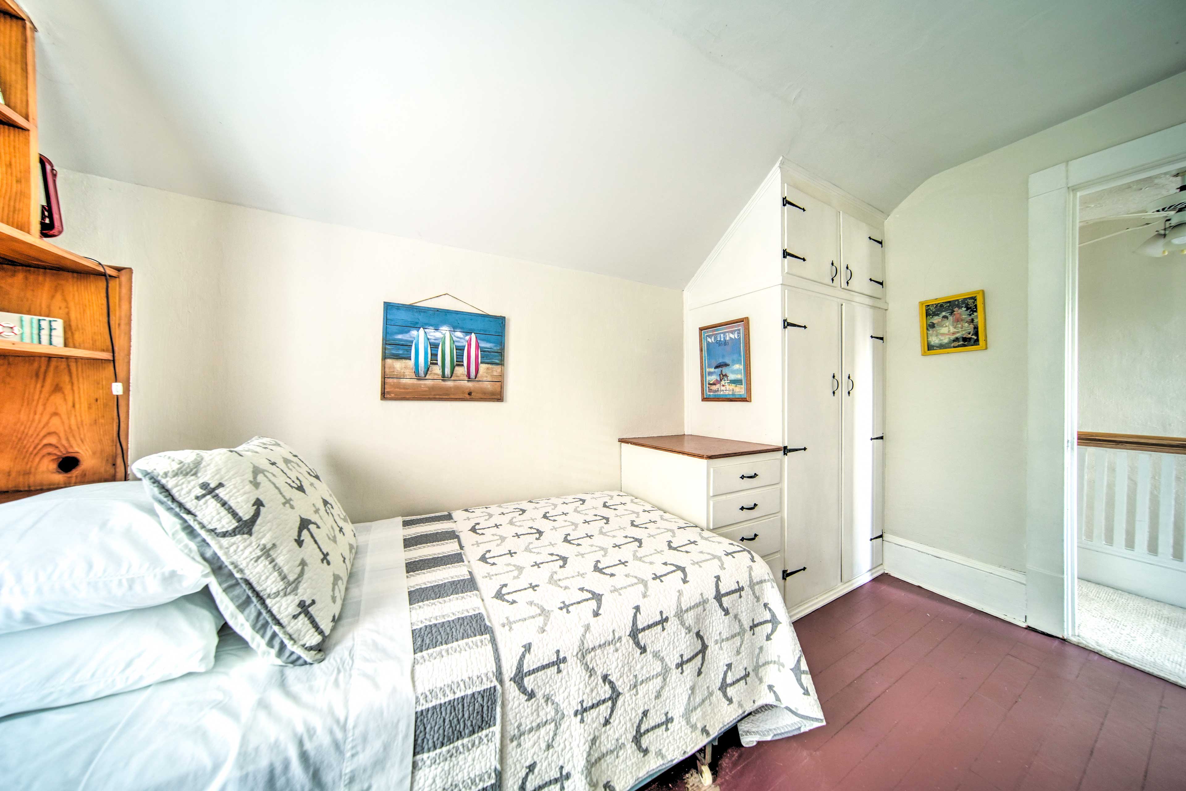 Private Waterfront Lake Erie Home w/BBQ Patio Saybrook, OH Evolve