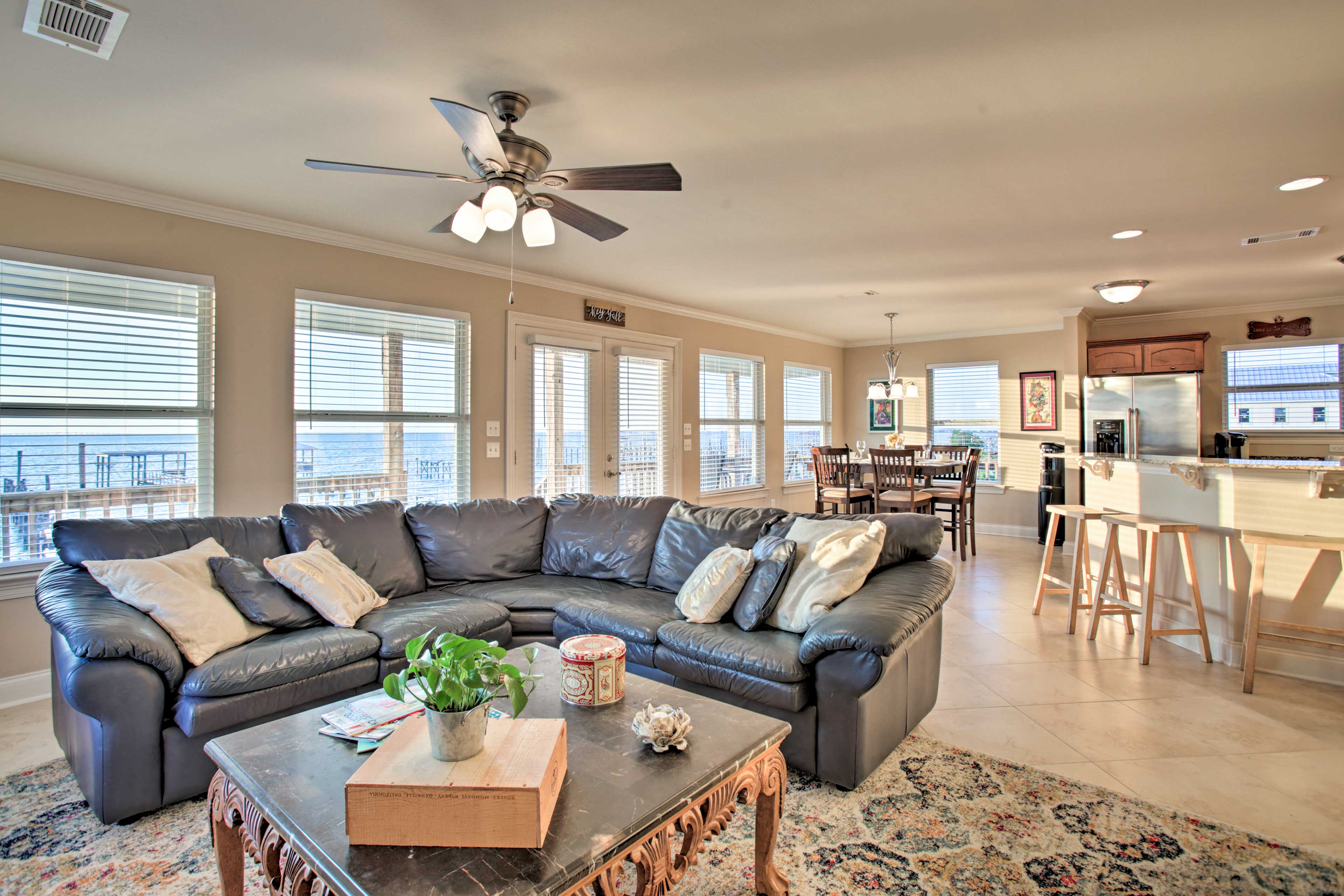 Luxe Waterfront Lake Pontchartrain Home w/ Dock! New Orleans, LA Evolve