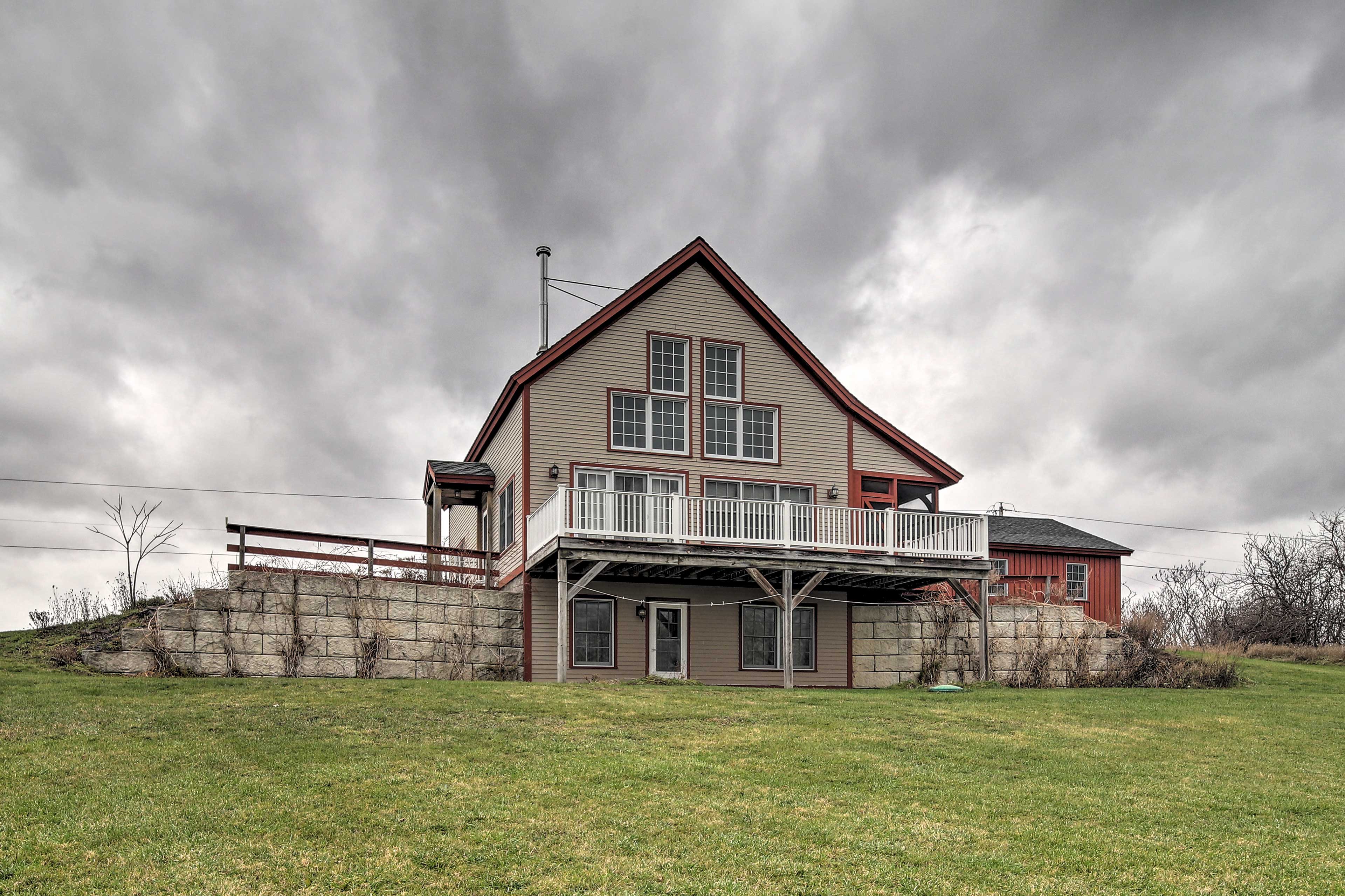 Waterfront Home w/ Dock & Beach on Lake Champlain! Alburgh, VT Evolve
