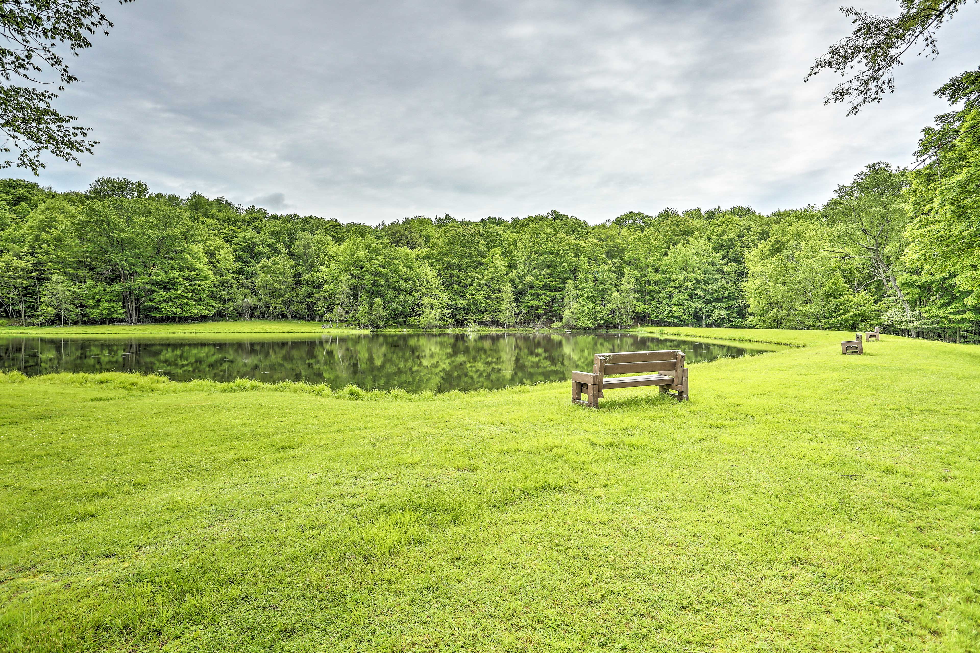 Lake Wallenpaupack Cabin w/ Shared Pool! Lake Ariel, PA Evolve