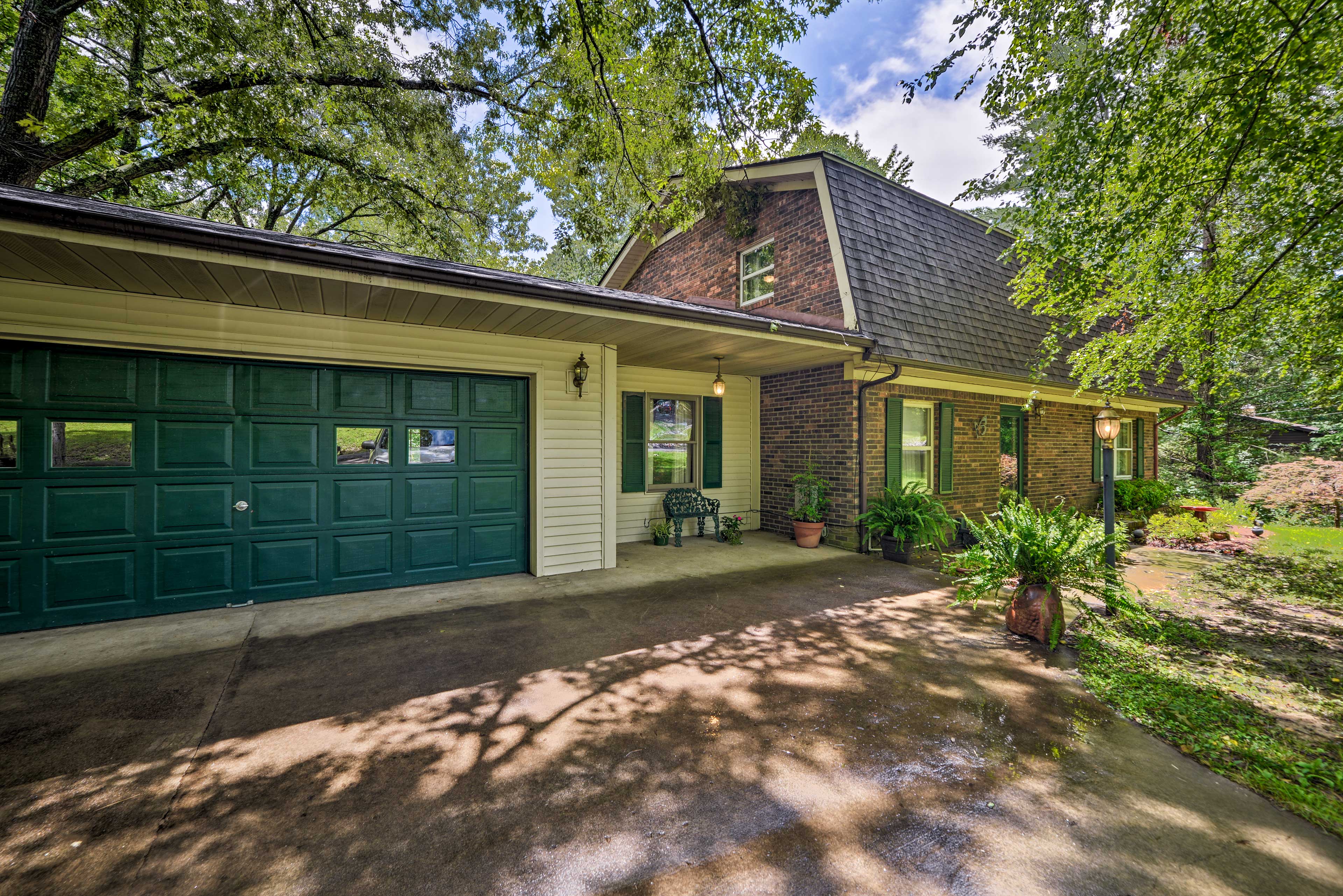 Waterfront Lake Barkley Home w/ Deck & Fire Pit! Cadiz, KY Evolve