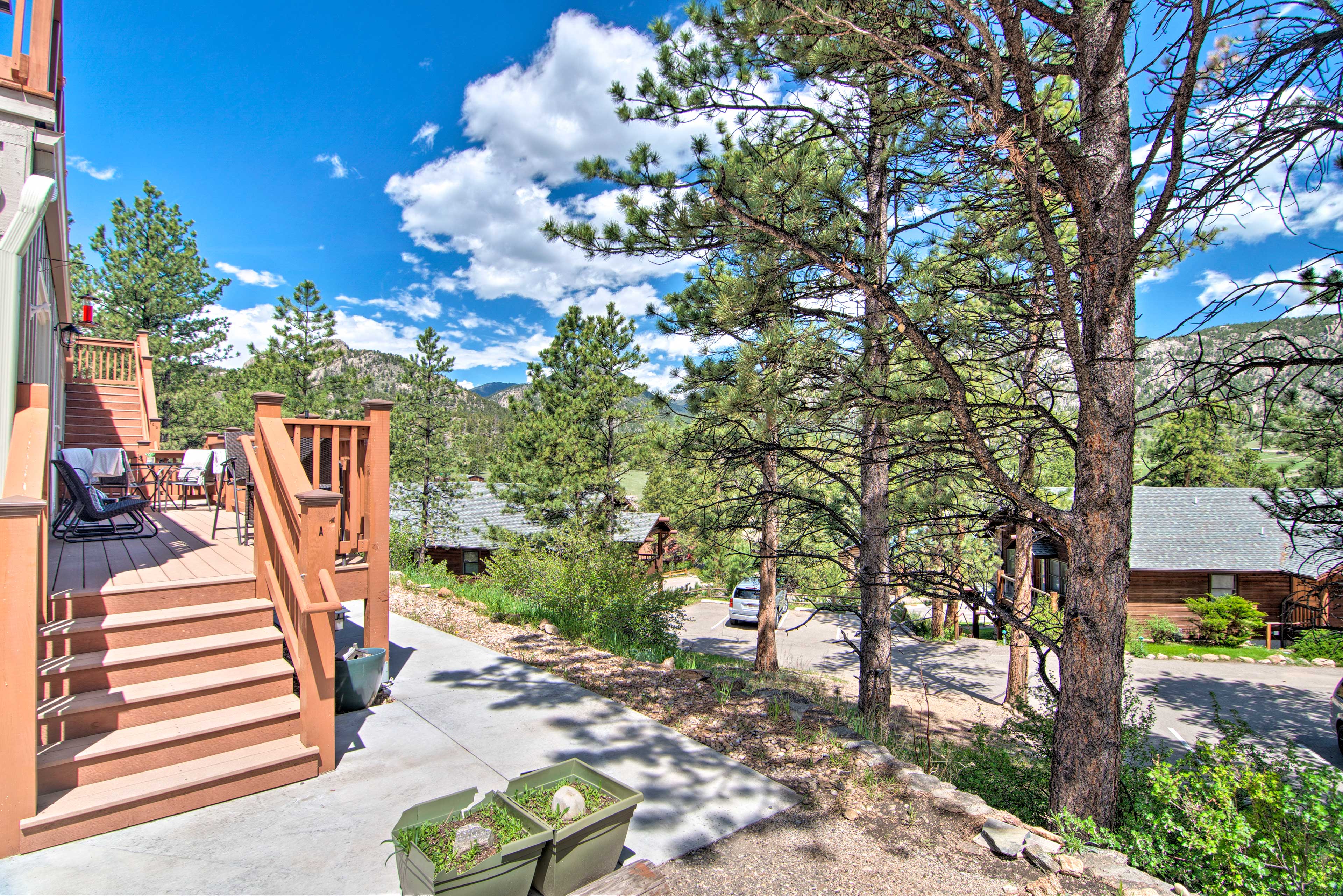 Estes Park Condo w/ Deck & Views 3 Miles to RMNP! Evolve