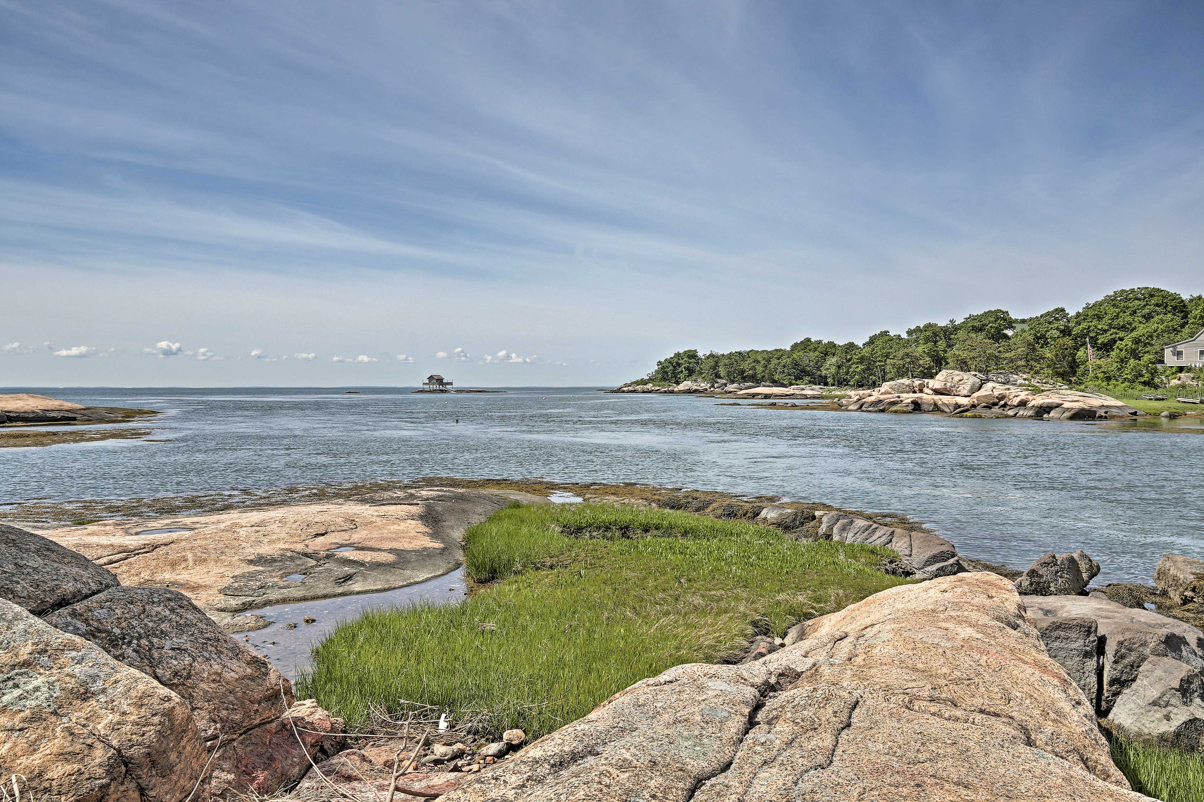 Money Island Home w/ Deck, Kayak & Paddleboards! Branford, CT Evolve