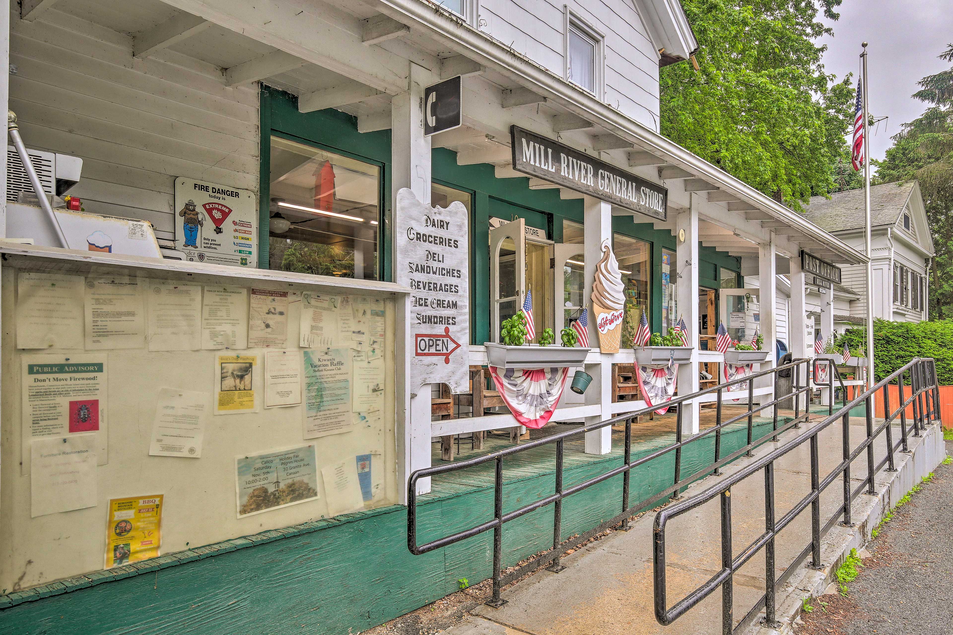'The Mill River Cabin’ w/ Fireplace & River View! Evolve