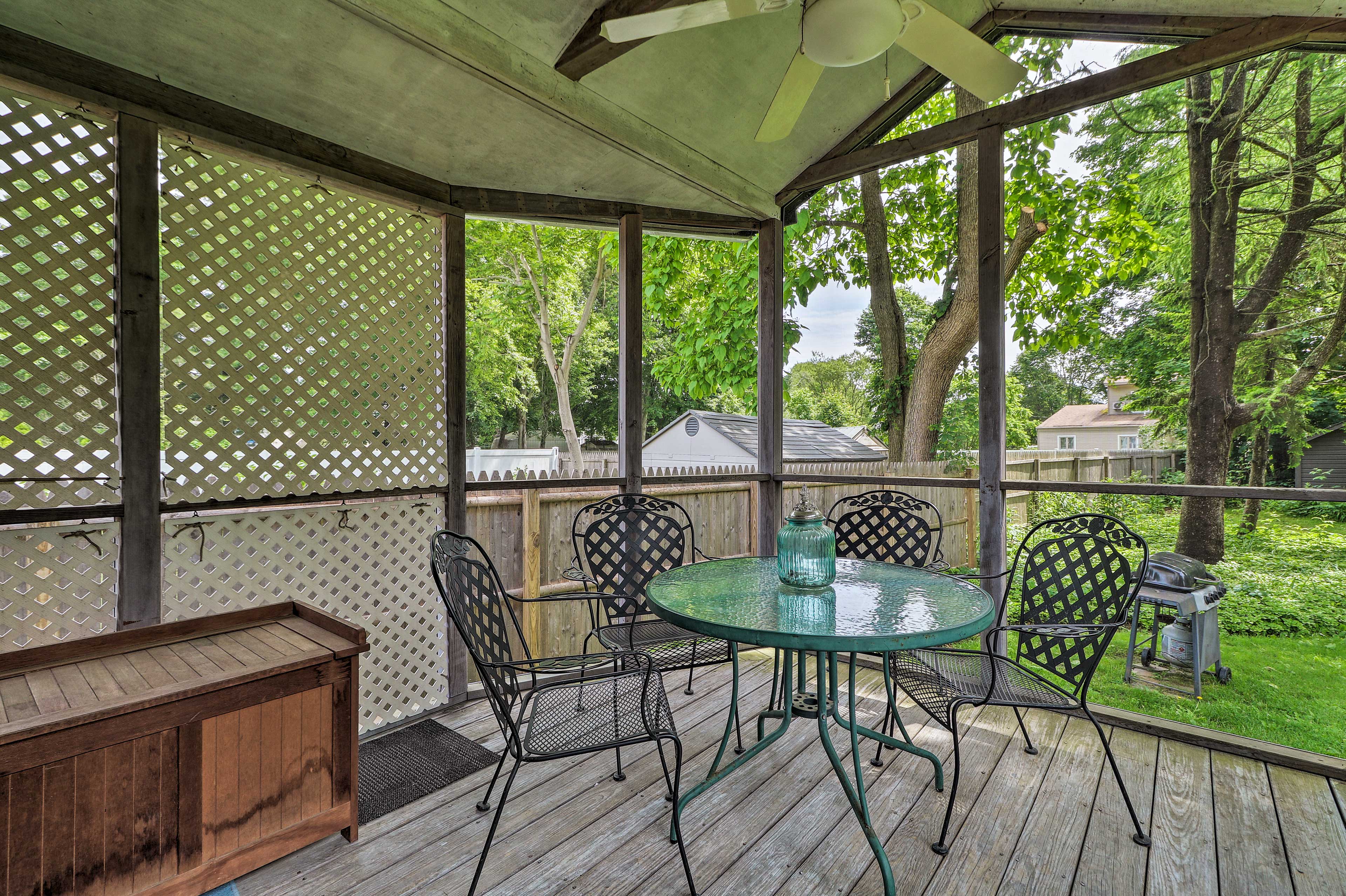 Saybrook Manor House, Walk to Cove Beach! Old Saybrook, CT Evolve