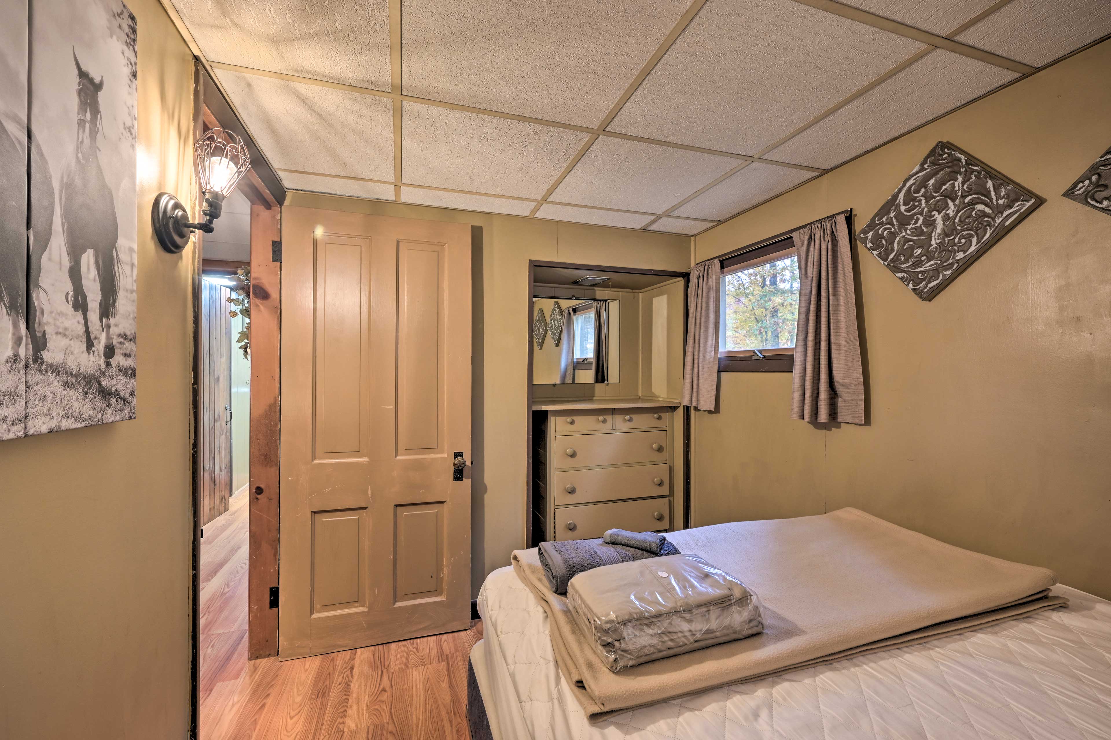 'Lone Ranger' Cabin w/ 50 Acres by Raystown Lake Huntingdon, PA Evolve