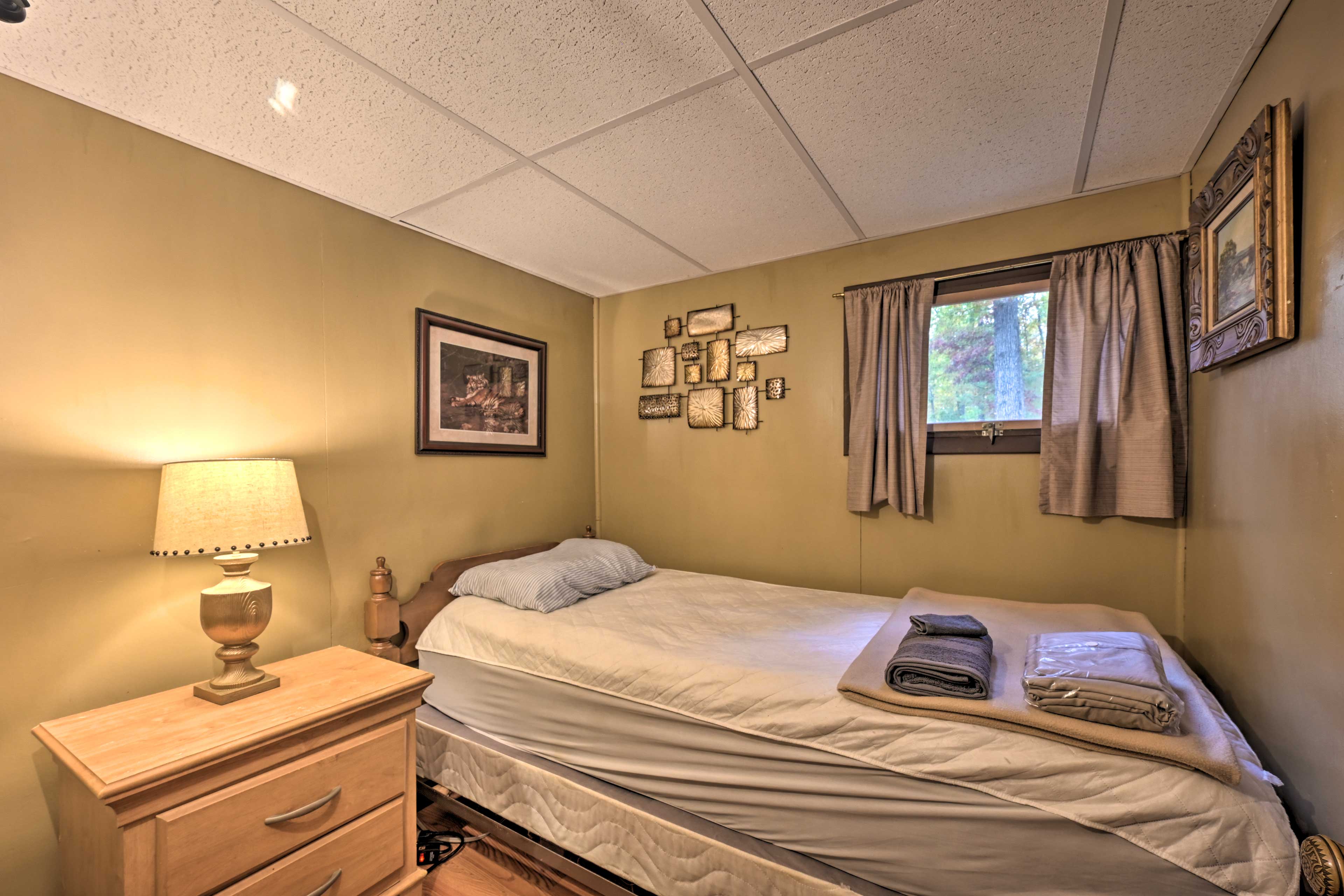 'Lone Ranger' Cabin w/ 50 Acres by Raystown Lake Huntingdon, PA Evolve