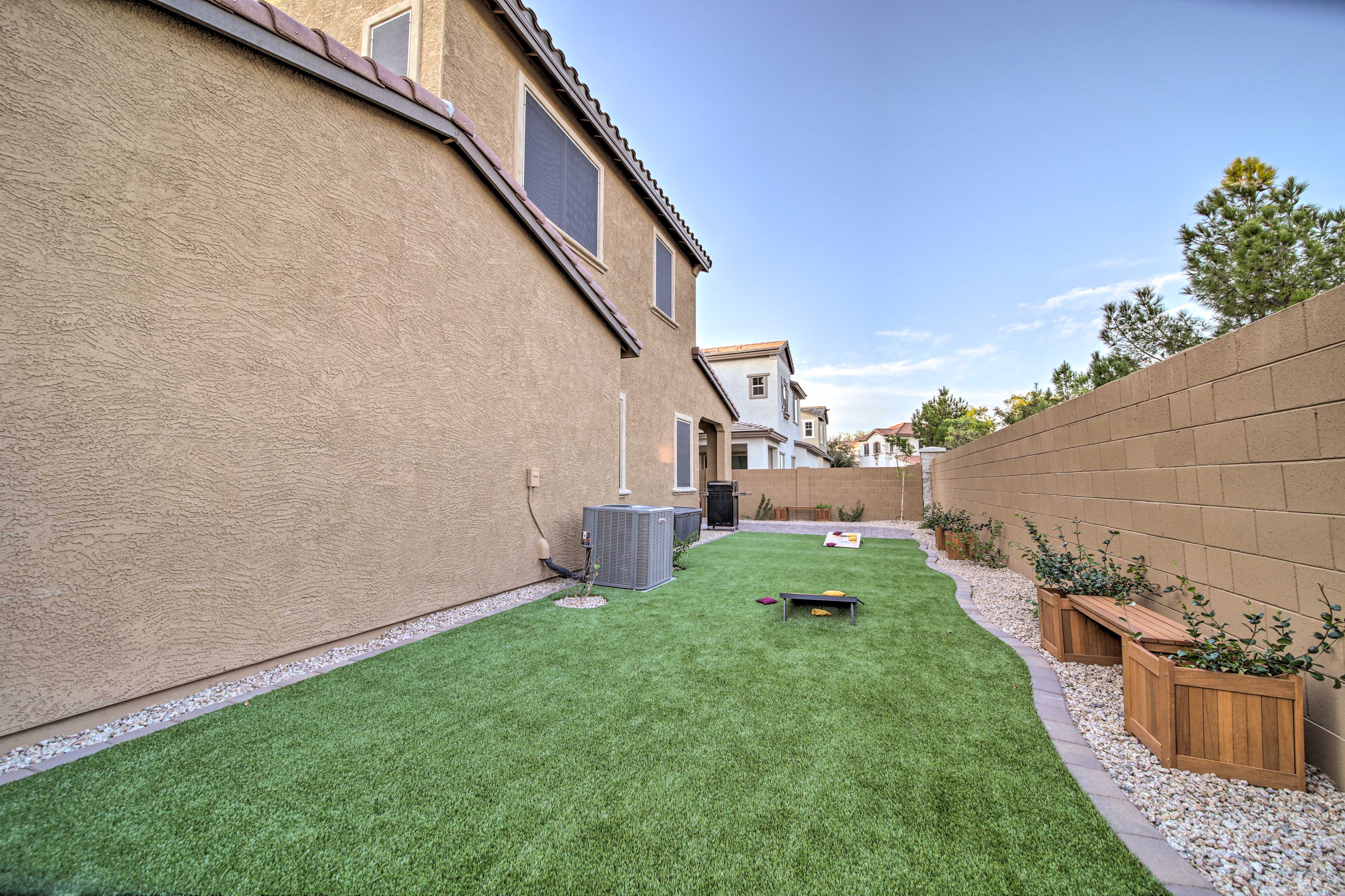 Rio Paseo Retreat w/ Private Patio + Pool Access! Goodyear, AZ Evolve