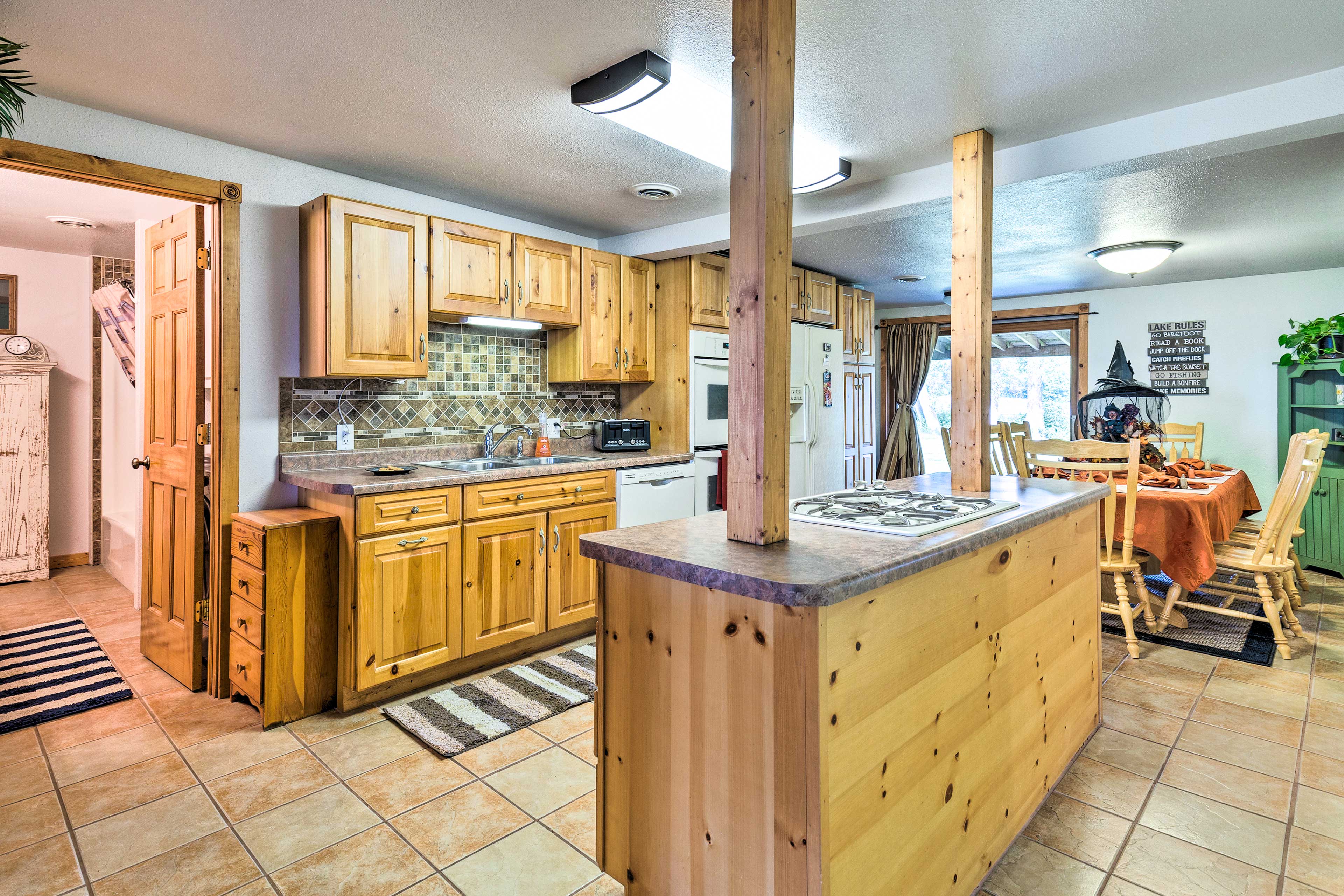 Family Home w/ Hot Tub Walk to Johnson Lake! Evolve