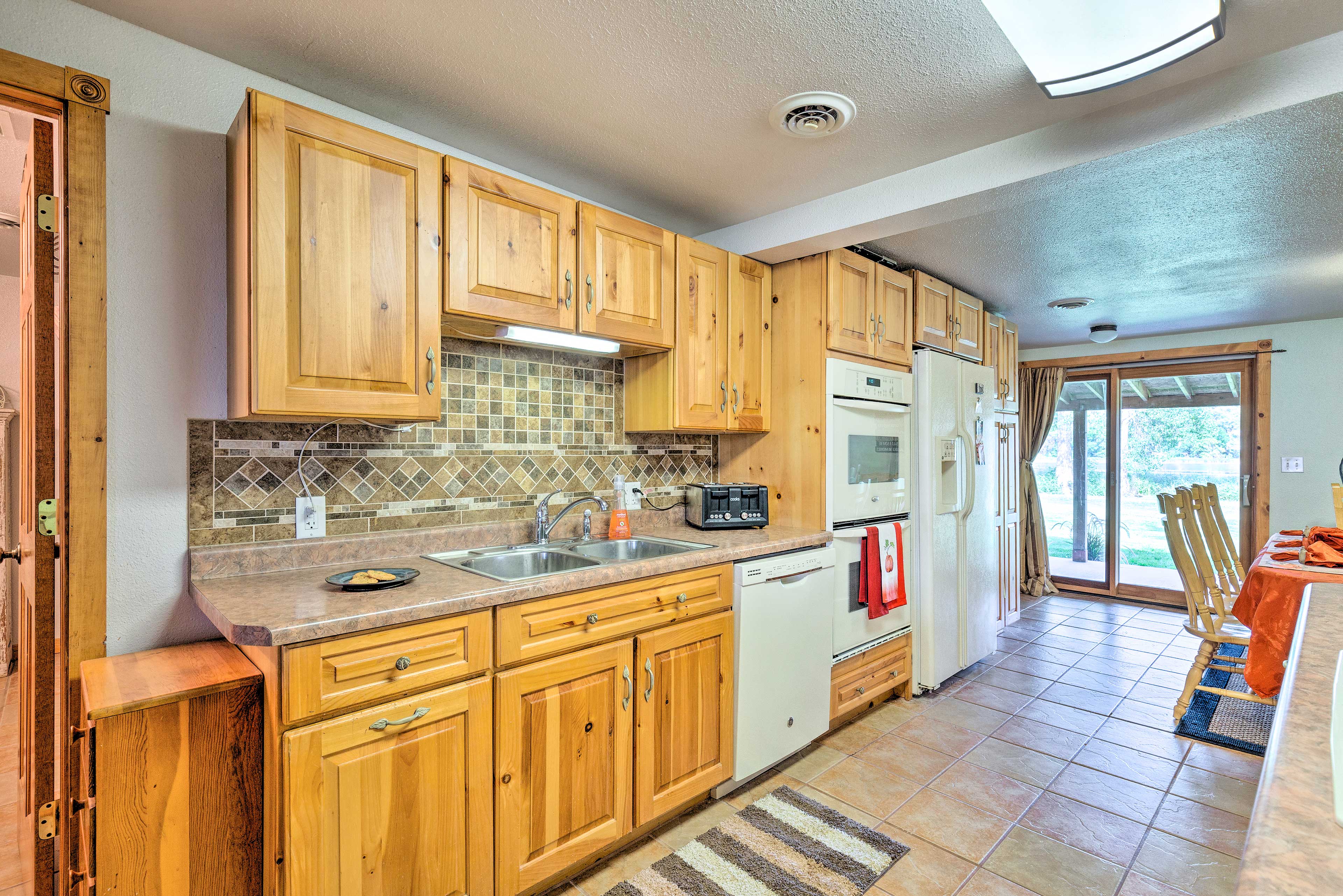 Family Home w/ Hot Tub Walk to Johnson Lake! Evolve