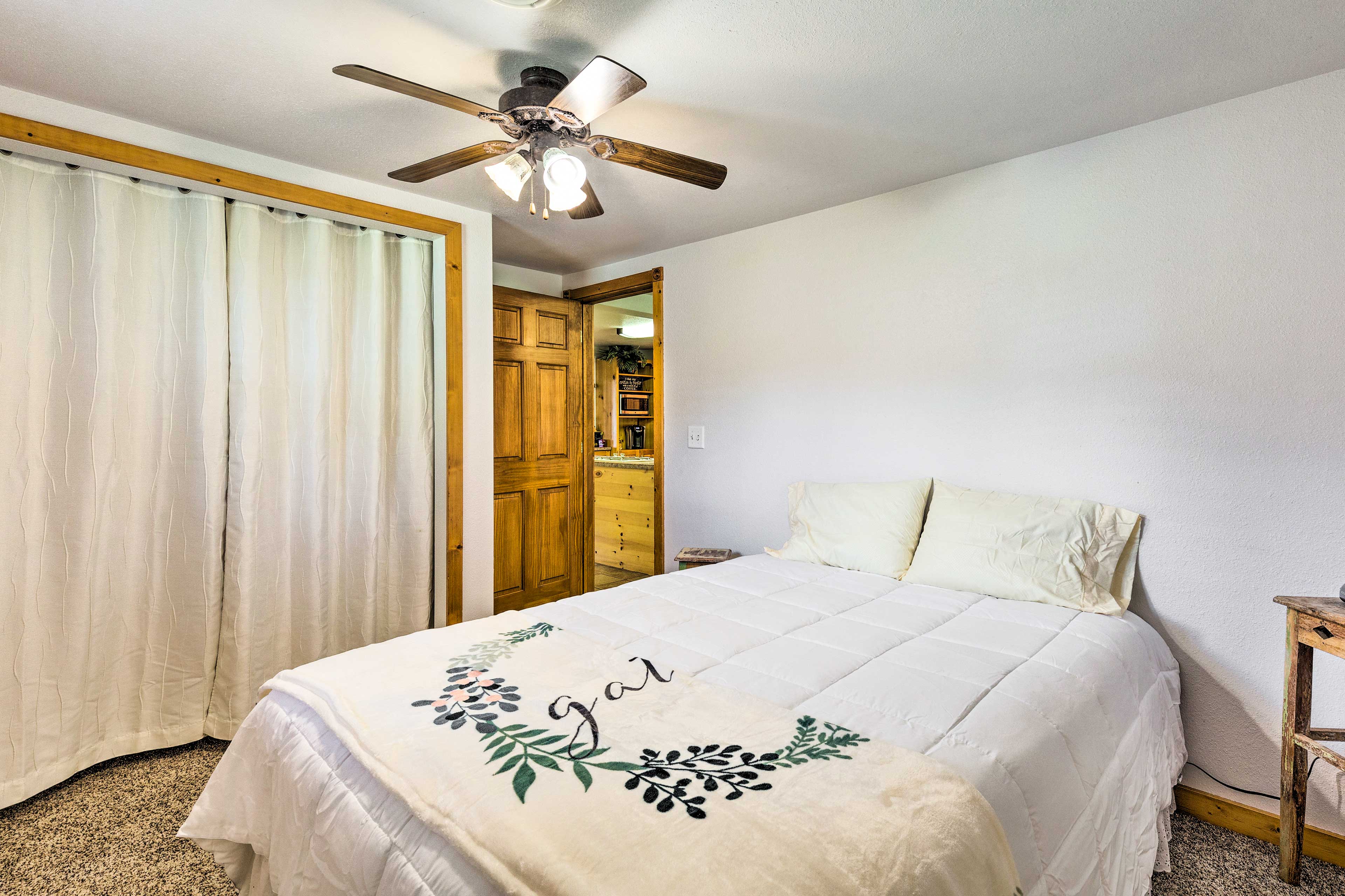 Family Home w/ Hot Tub Walk to Johnson Lake! Evolve