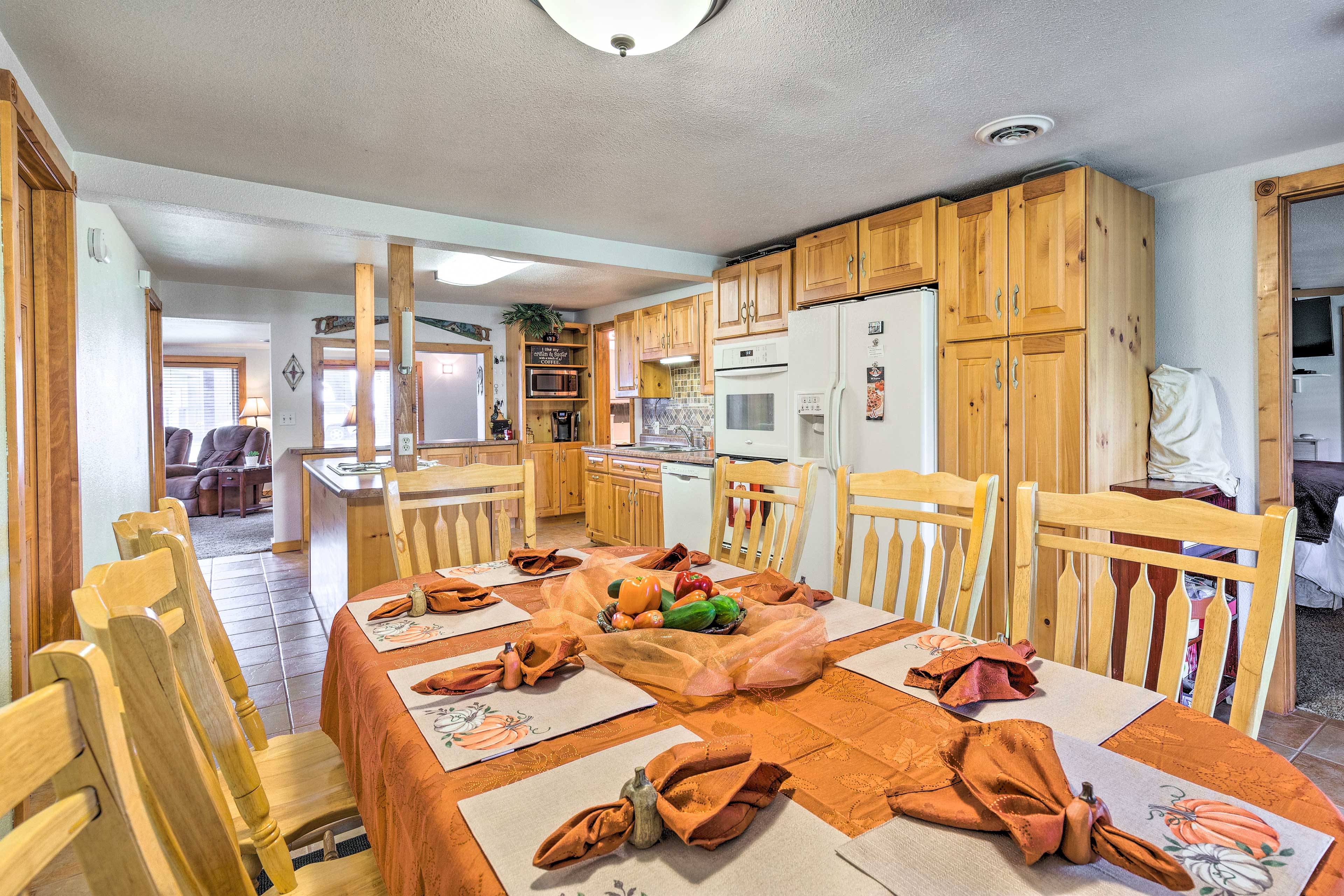 Family Home w/ Hot Tub Walk to Johnson Lake! Evolve