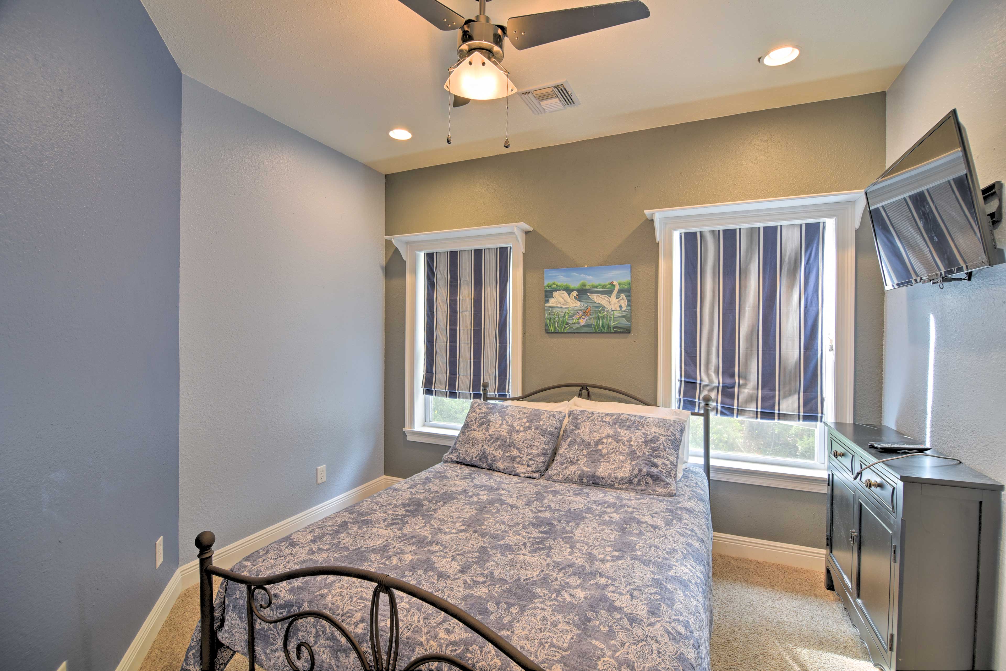 Waveland Family House, 4Minute Drive to the Beach Evolve