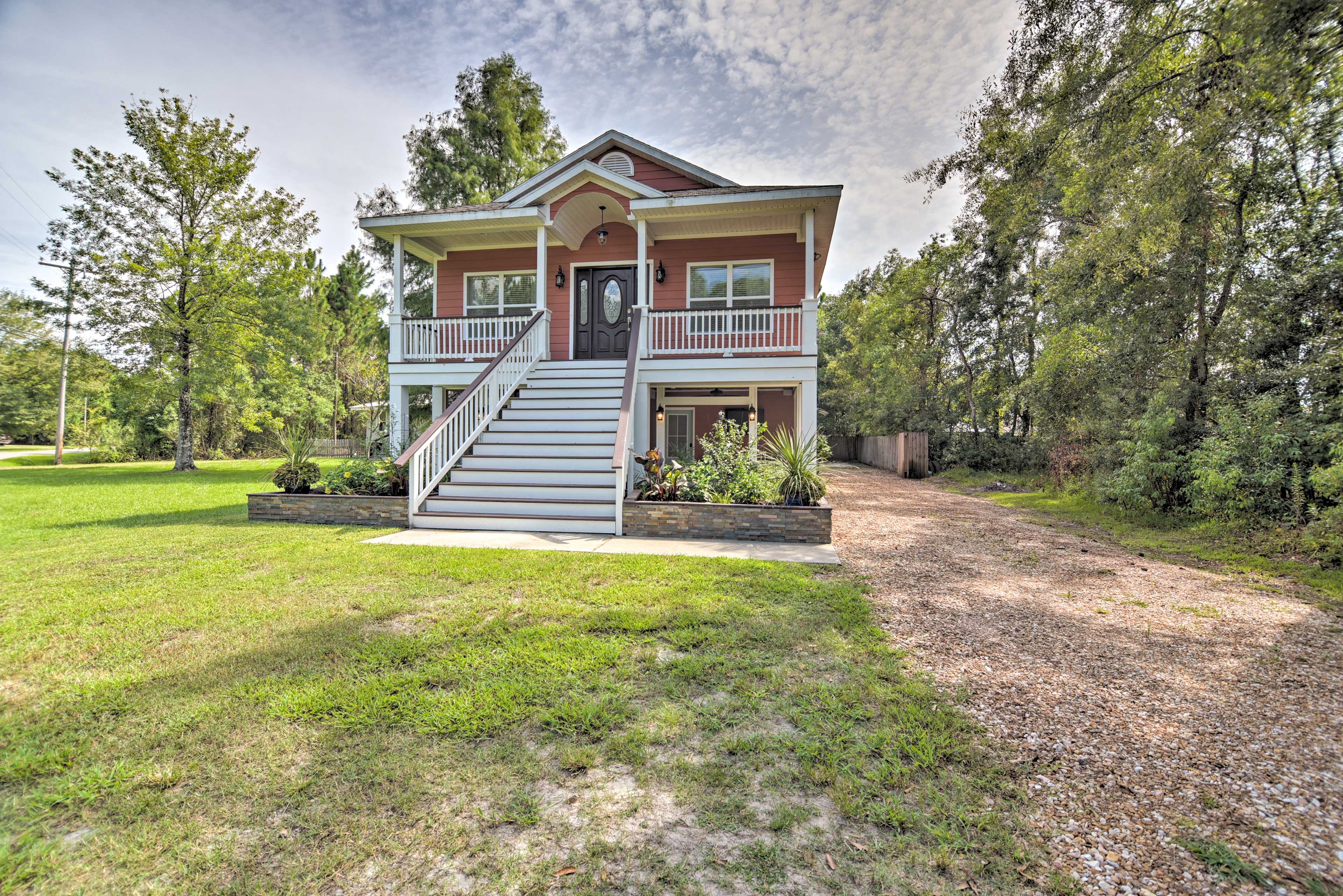 Waveland Family House, 4Minute Drive to the Beach Evolve