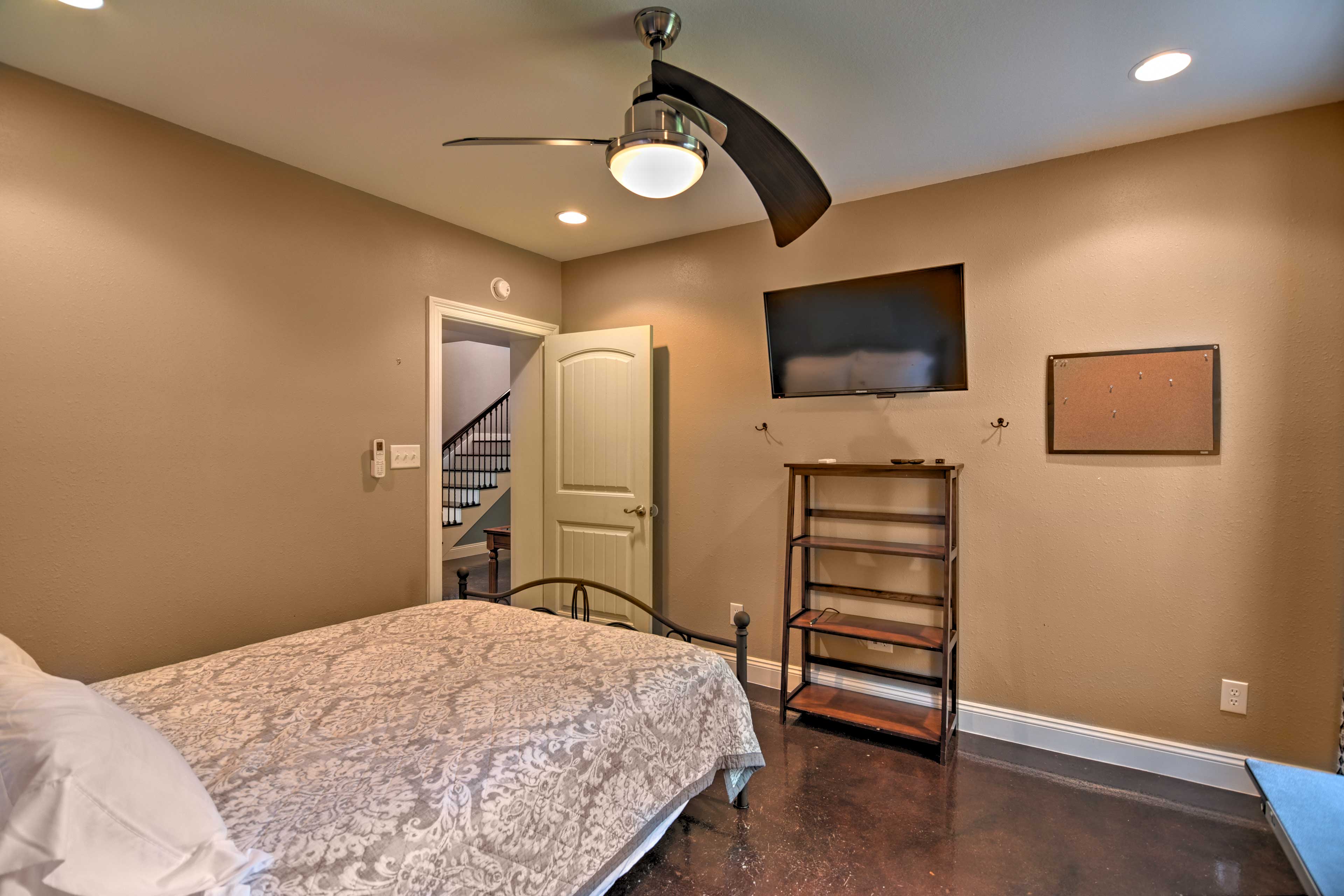 Waveland Family House, 4Minute Drive to the Beach Evolve