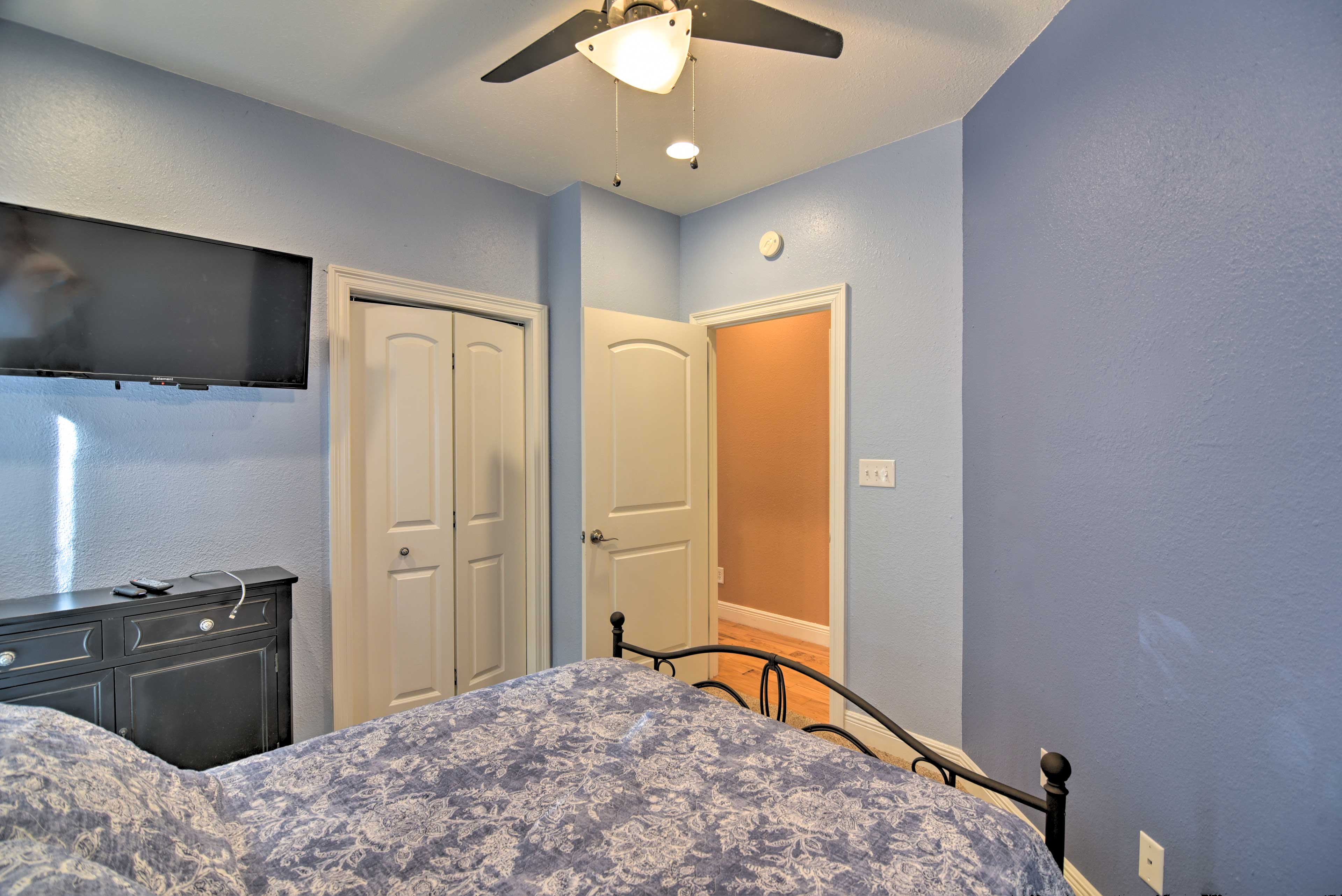 Waveland Family House, 4Minute Drive to the Beach Evolve