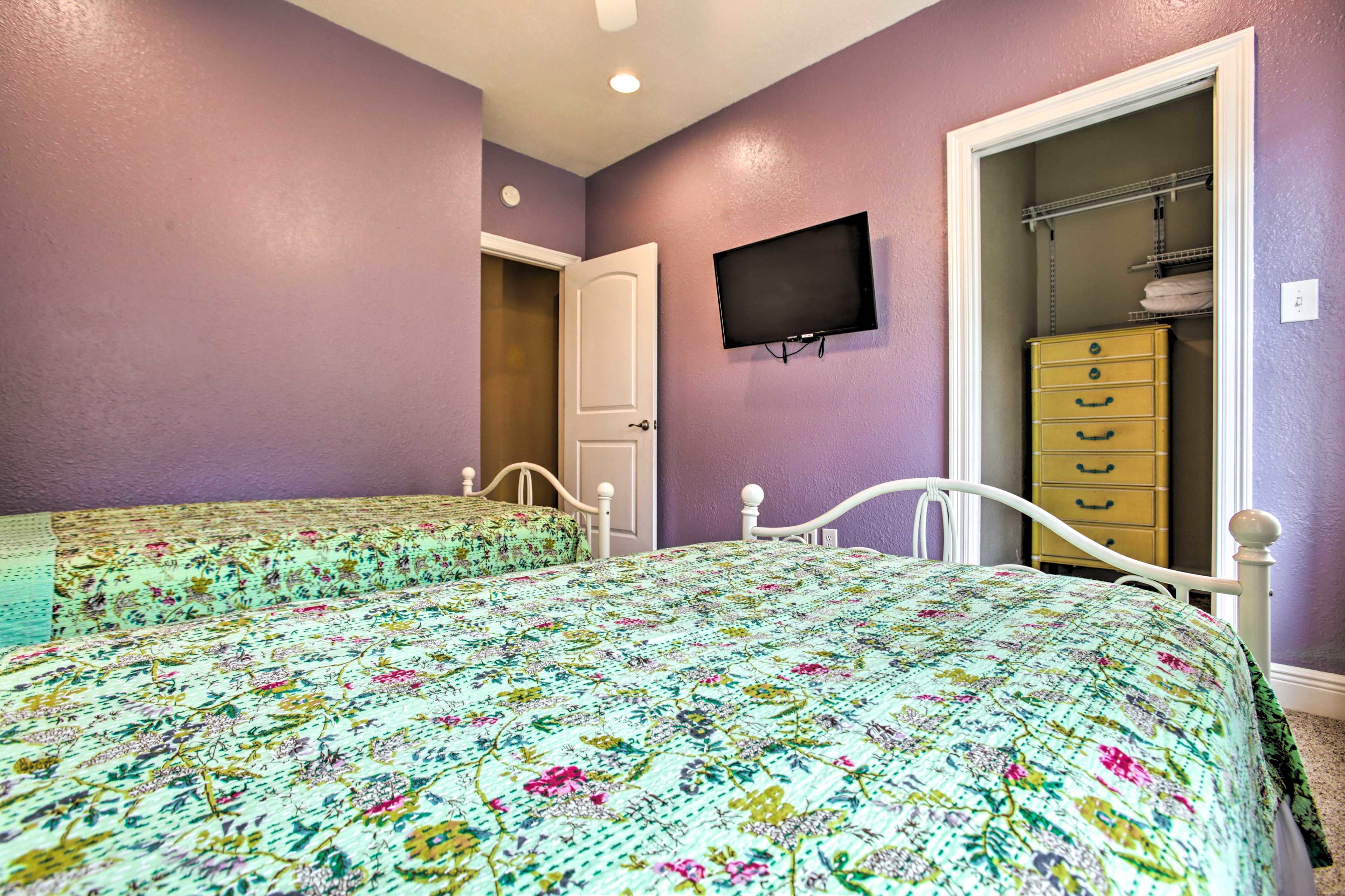 Waveland Family House, 4Minute Drive to the Beach Evolve