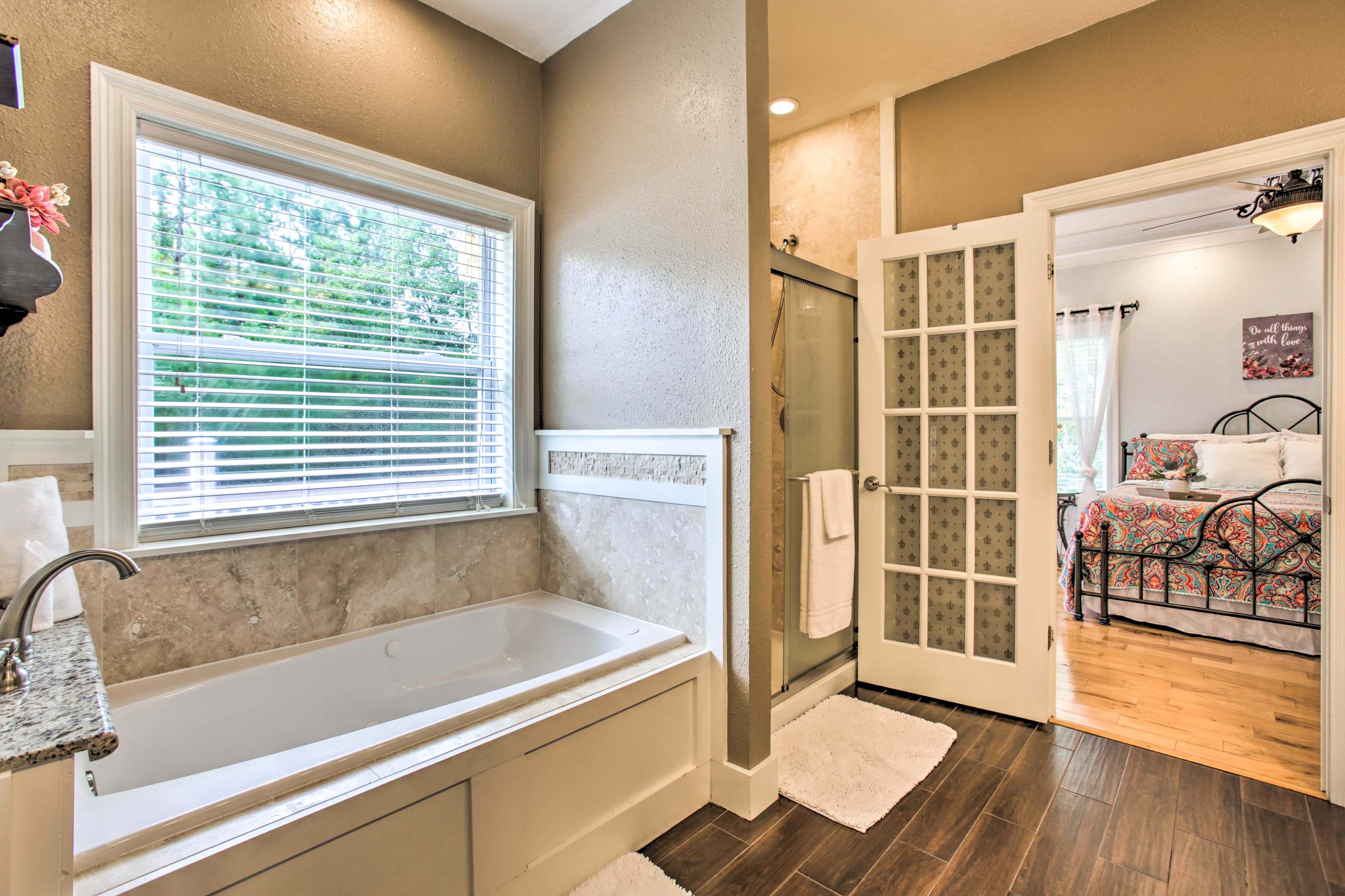 Waveland Family House, 4Minute Drive to the Beach Evolve