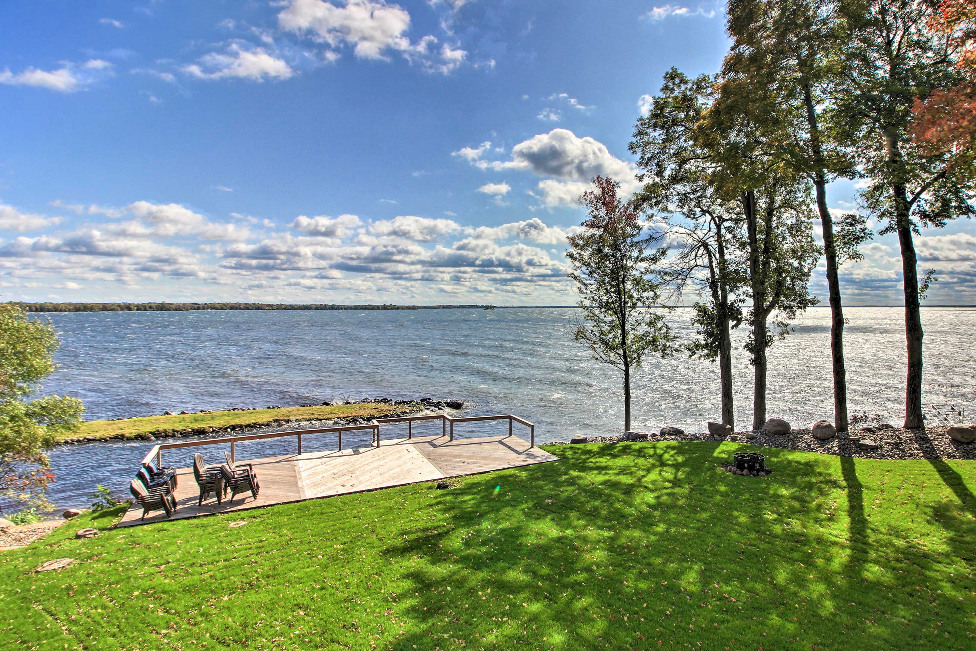 Waterfront Lake Mille Lacs Lodge w/ Deck + Grill! Isle, MN Evolve