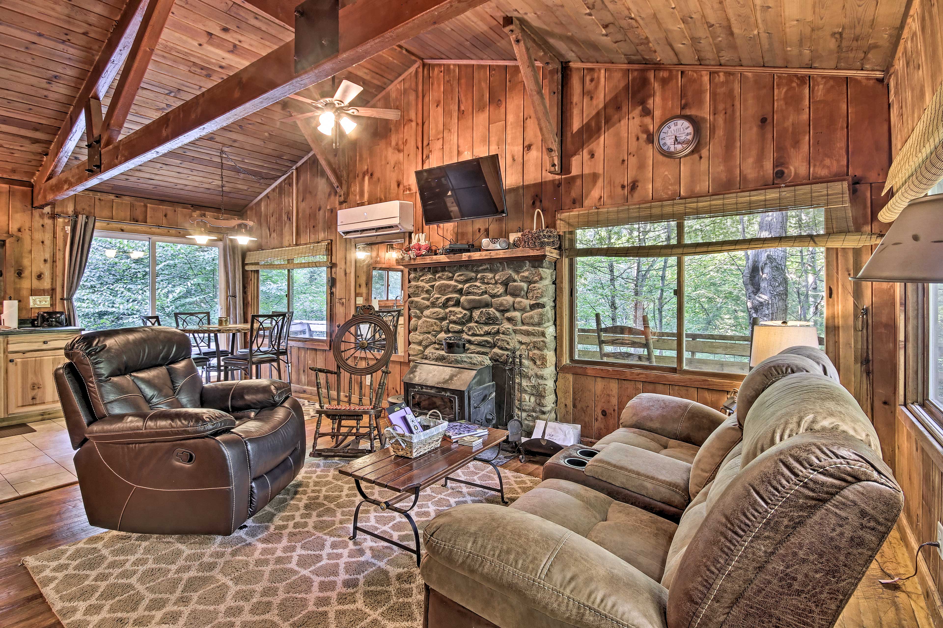Secluded Stanardsville Cabin w/ 10 Acres & Hot Tub Evolve