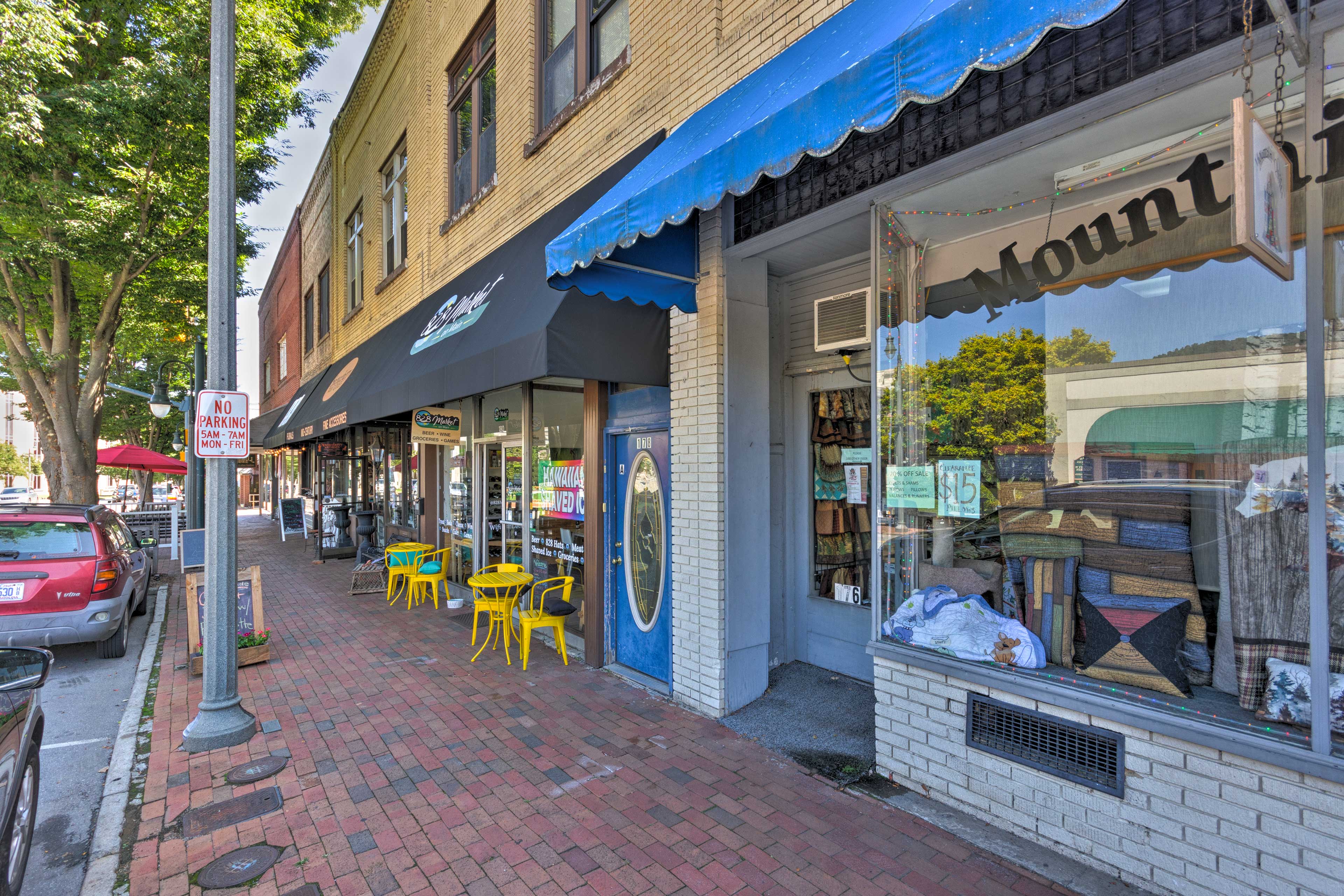 Modern Main St. Apt in Downtown Waynesville! Evolve