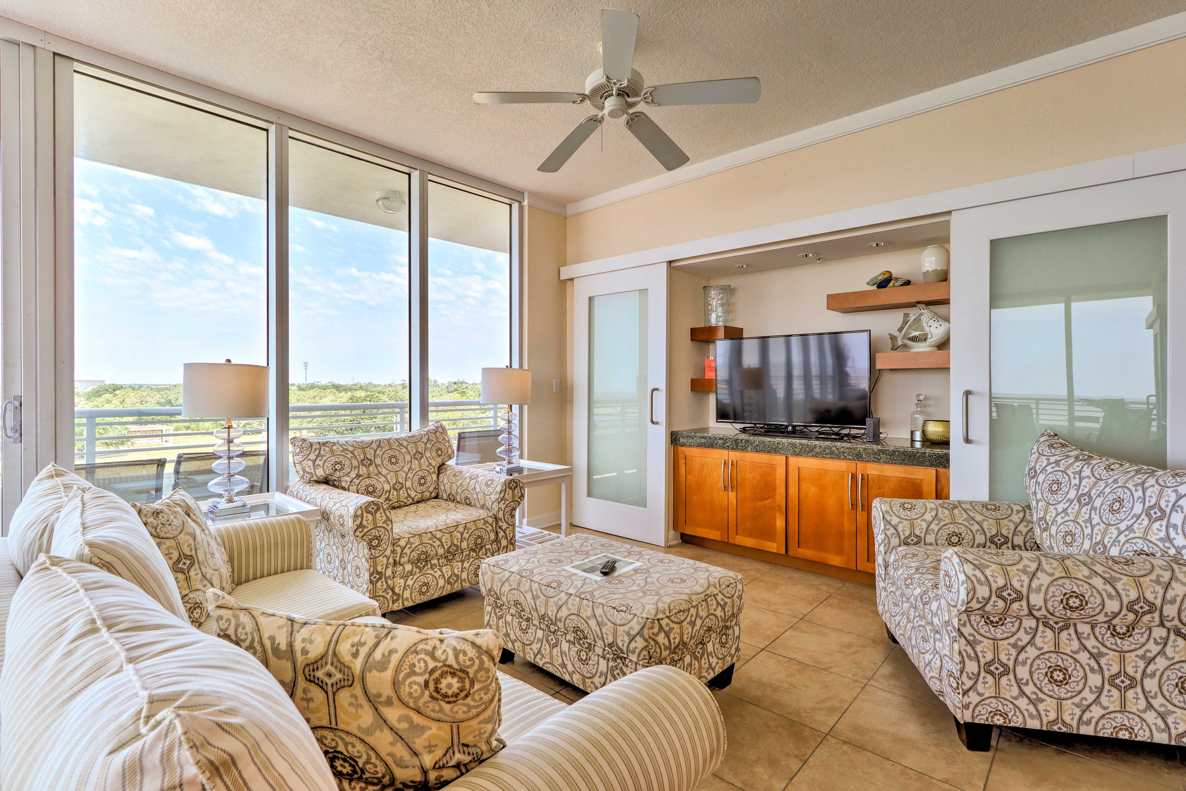 Luxurious Biloxi Beach Condo w/ Amenities & Views! Evolve