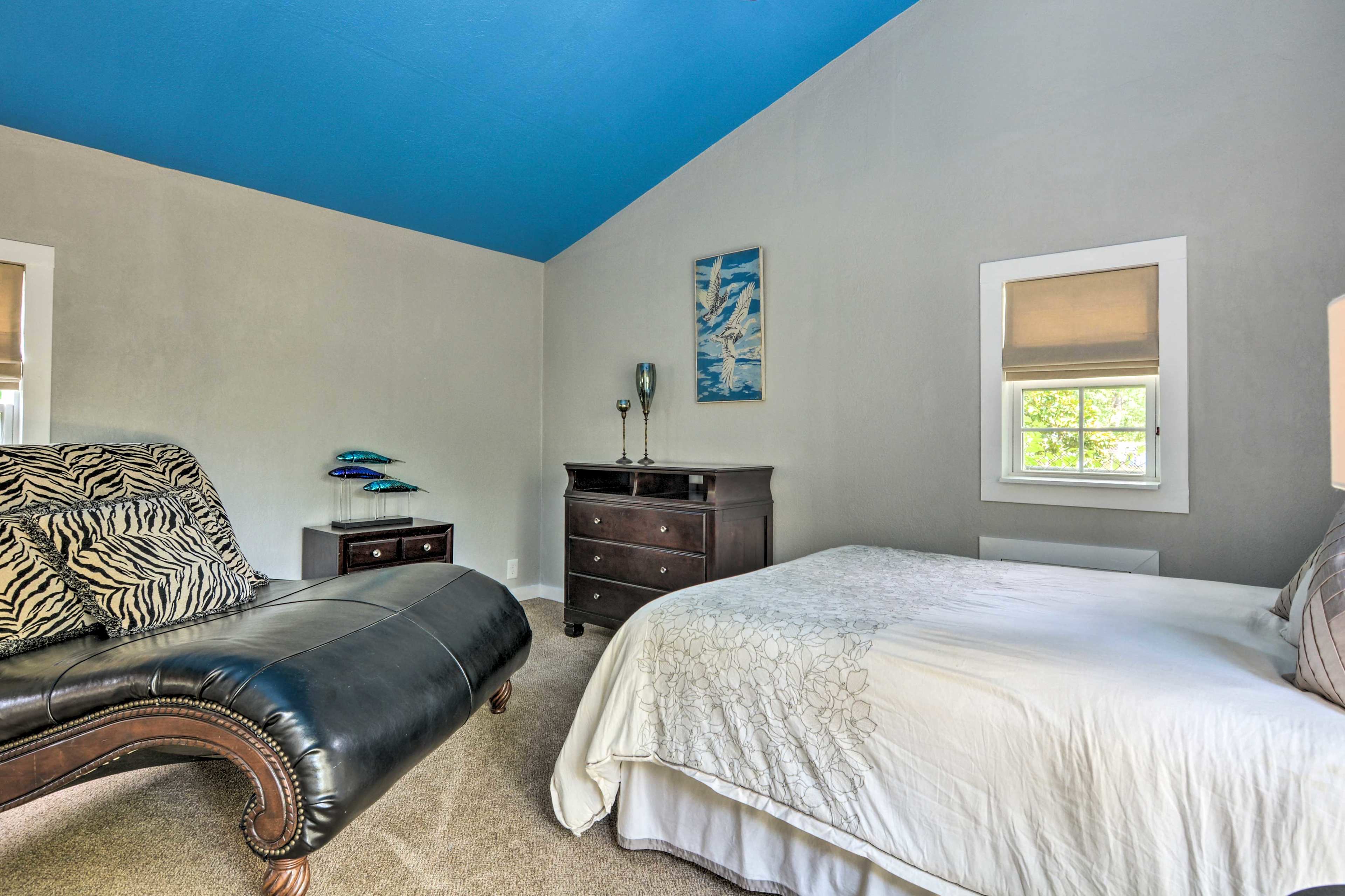 Historic Spavinaw Cabin w/ Yard 1 Mi to Lake! Evolve