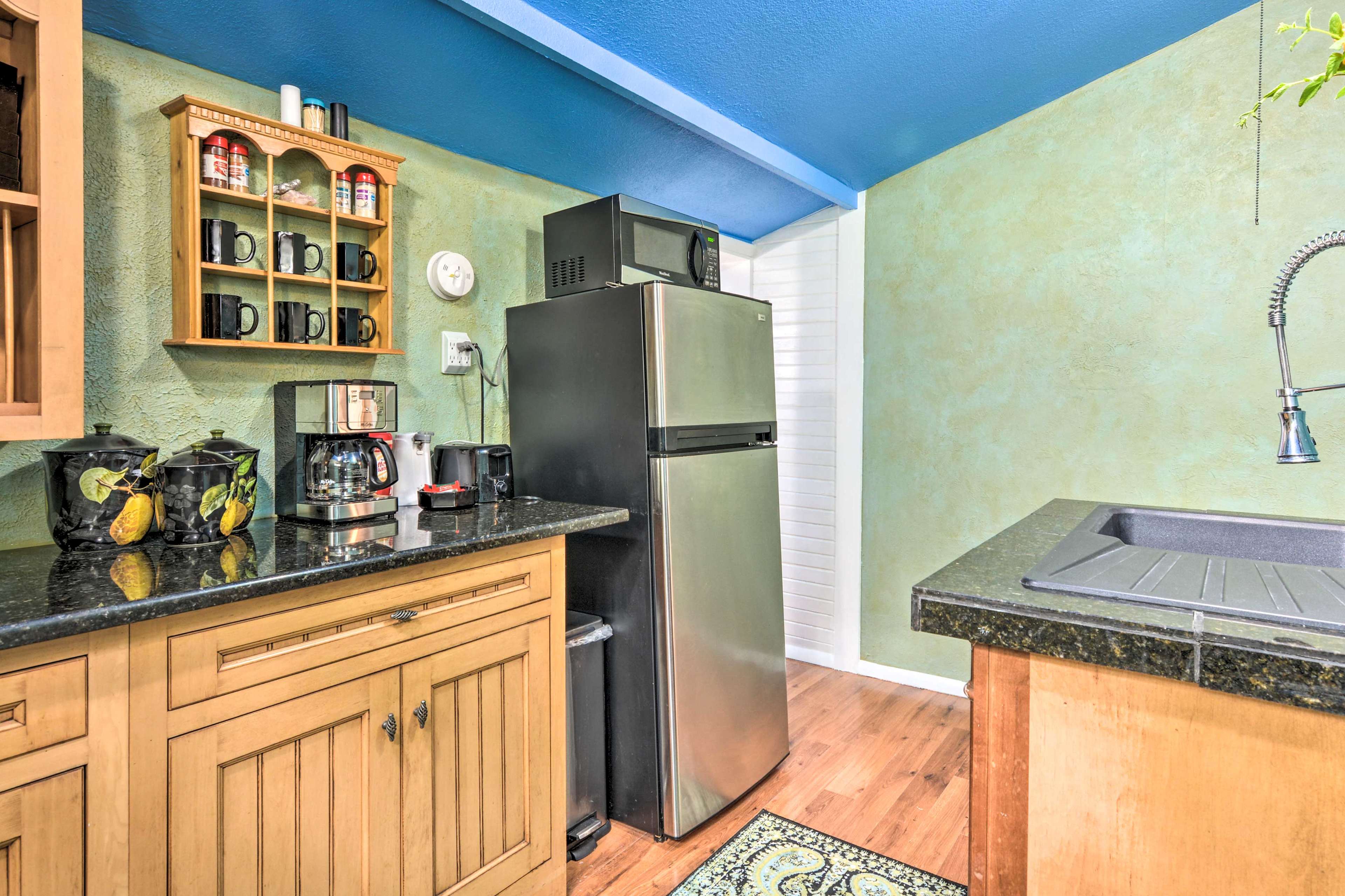 Historic Spavinaw Cabin w/ Yard 1 Mi to Lake! Evolve