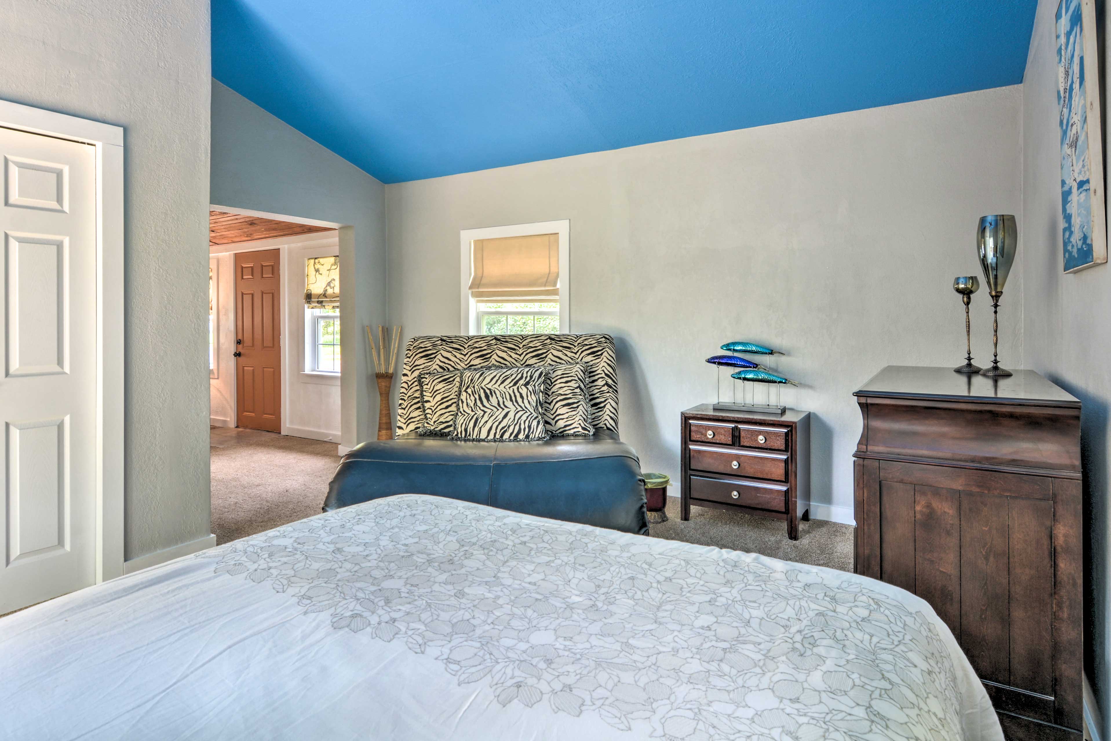 Historic Spavinaw Cabin w/ Yard 1 Mi to Lake! Evolve