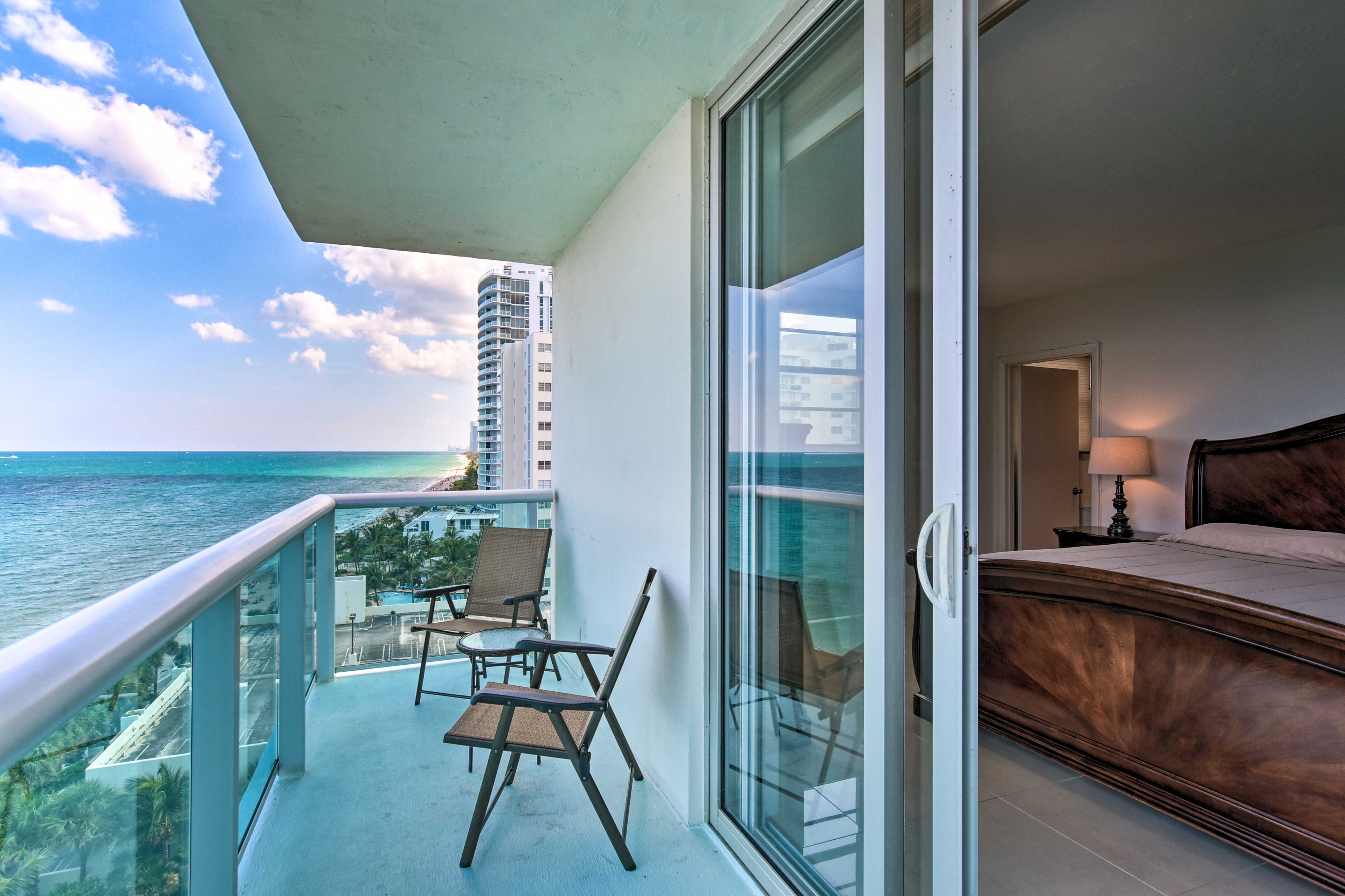Hollywood Beachfront Condo w/ Resort Amenities! Evolve