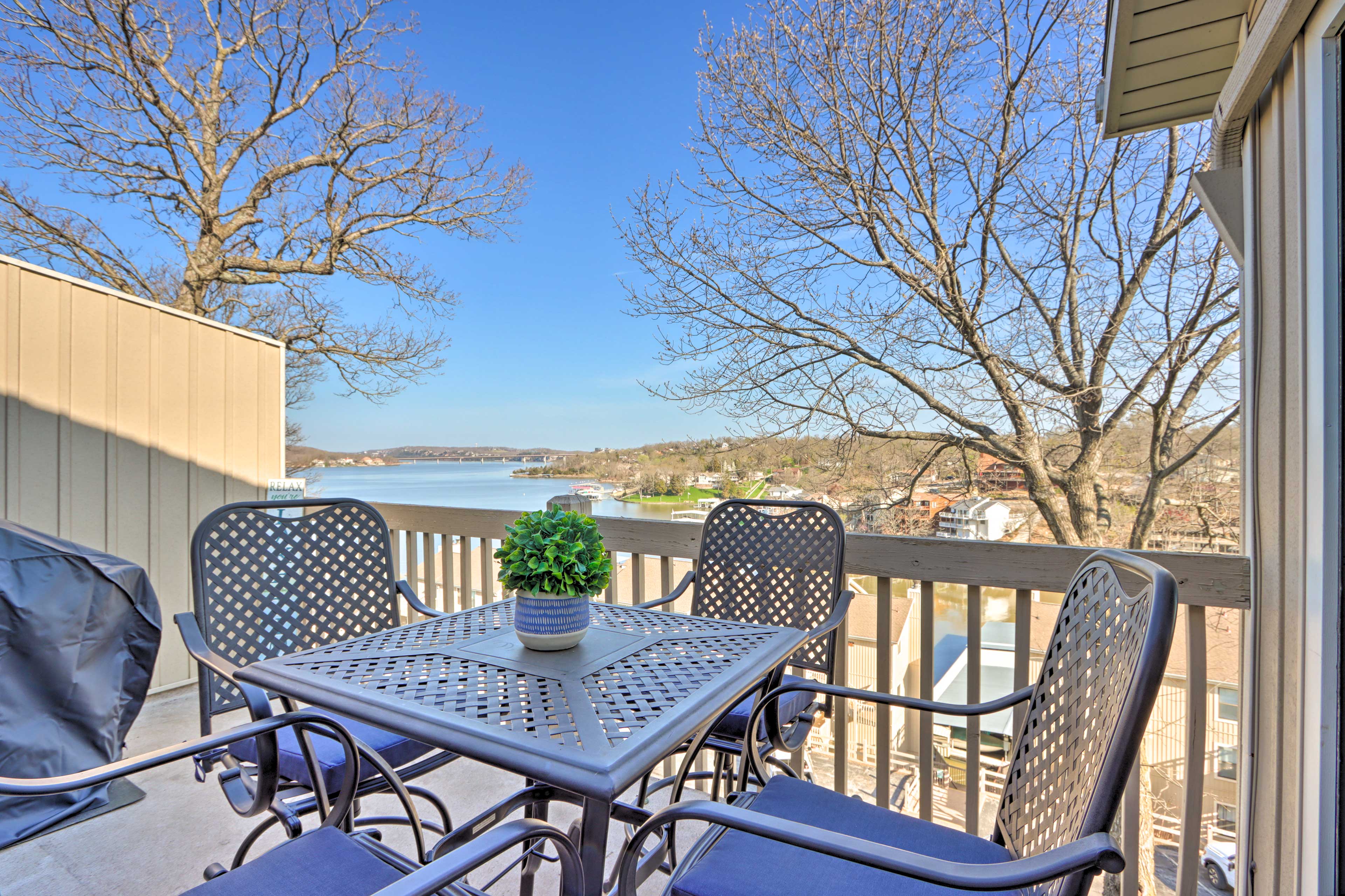 Osage Beach Condo w/ Pools & Boat Dock Access Evolve