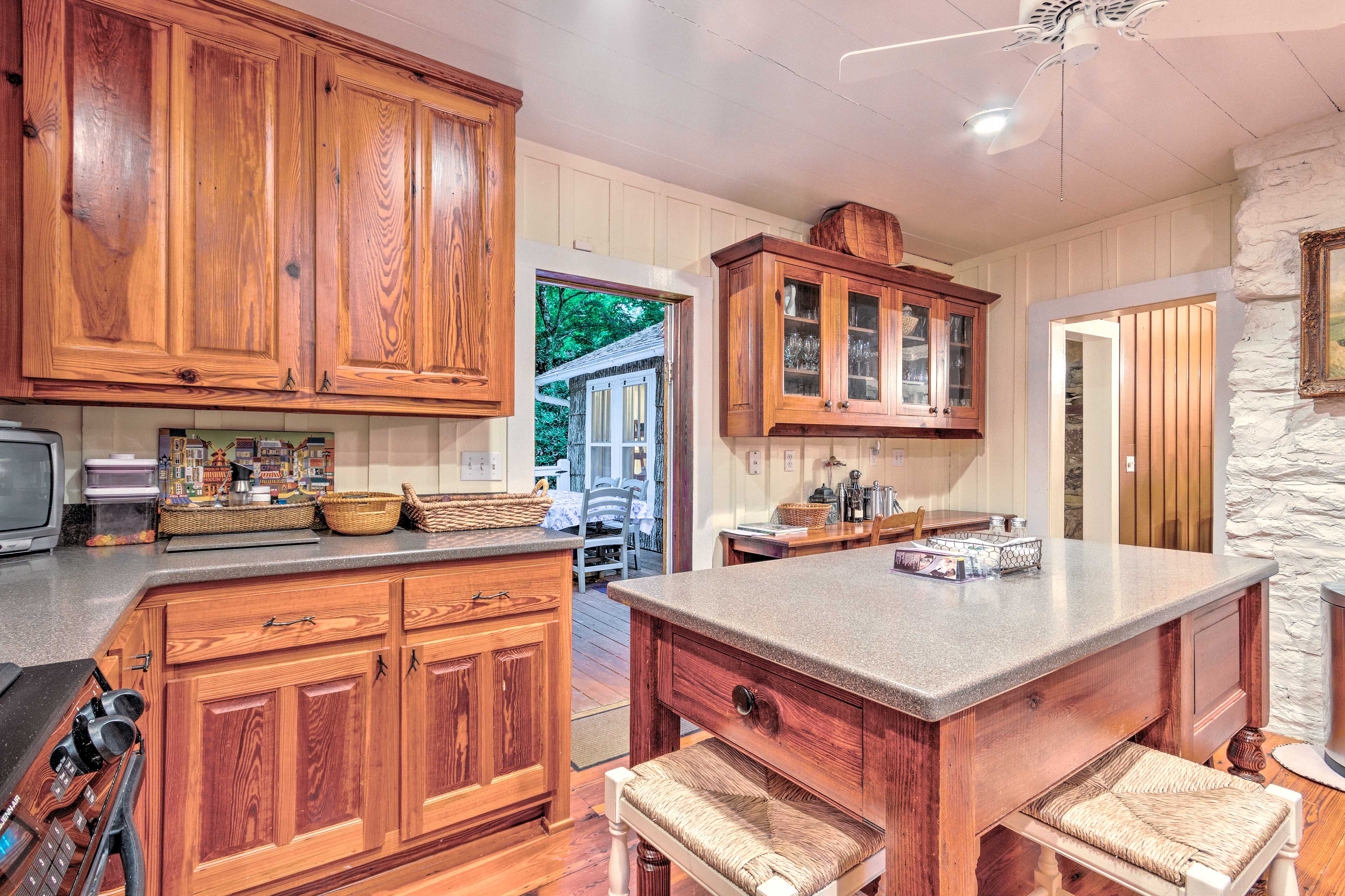 Waterfront Home w/ Boat Dock on Mirror Lake! Highlands, NC Evolve