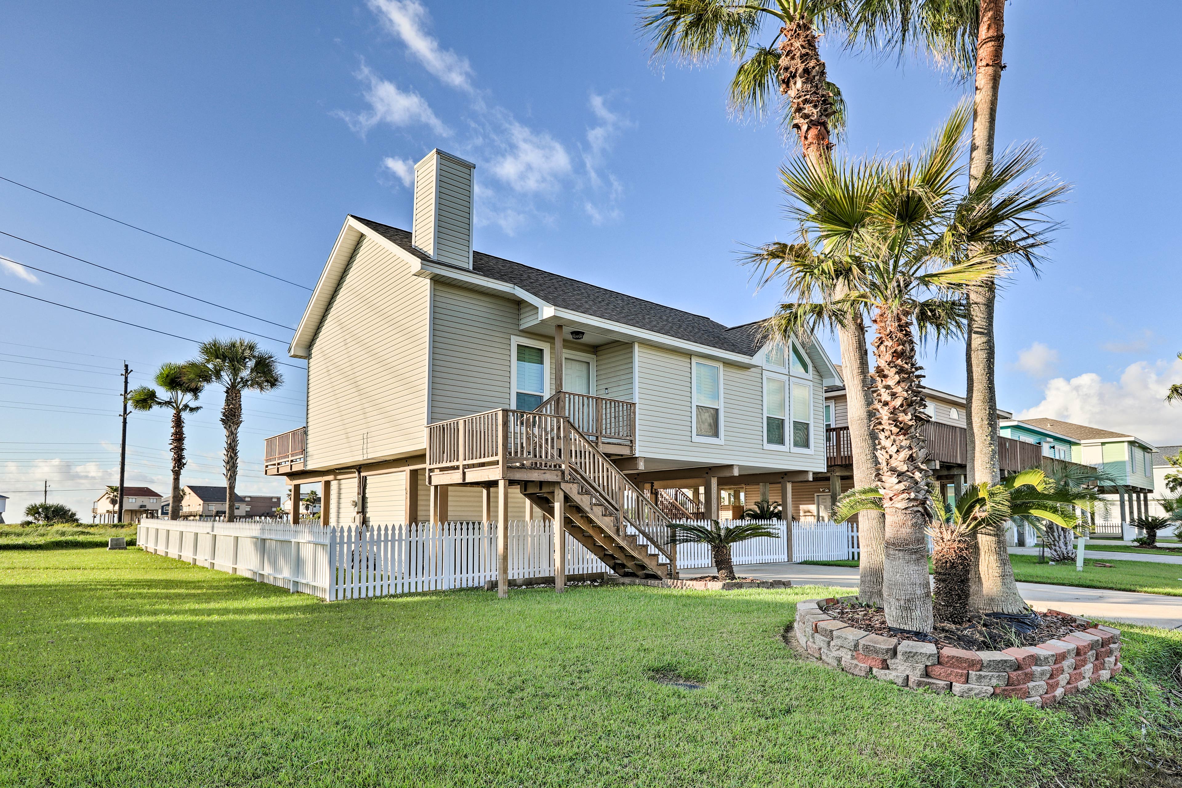 Galveston Beach House W Ocean Views 2 Decks Evolve   A0F4P00000LxUSAUA3