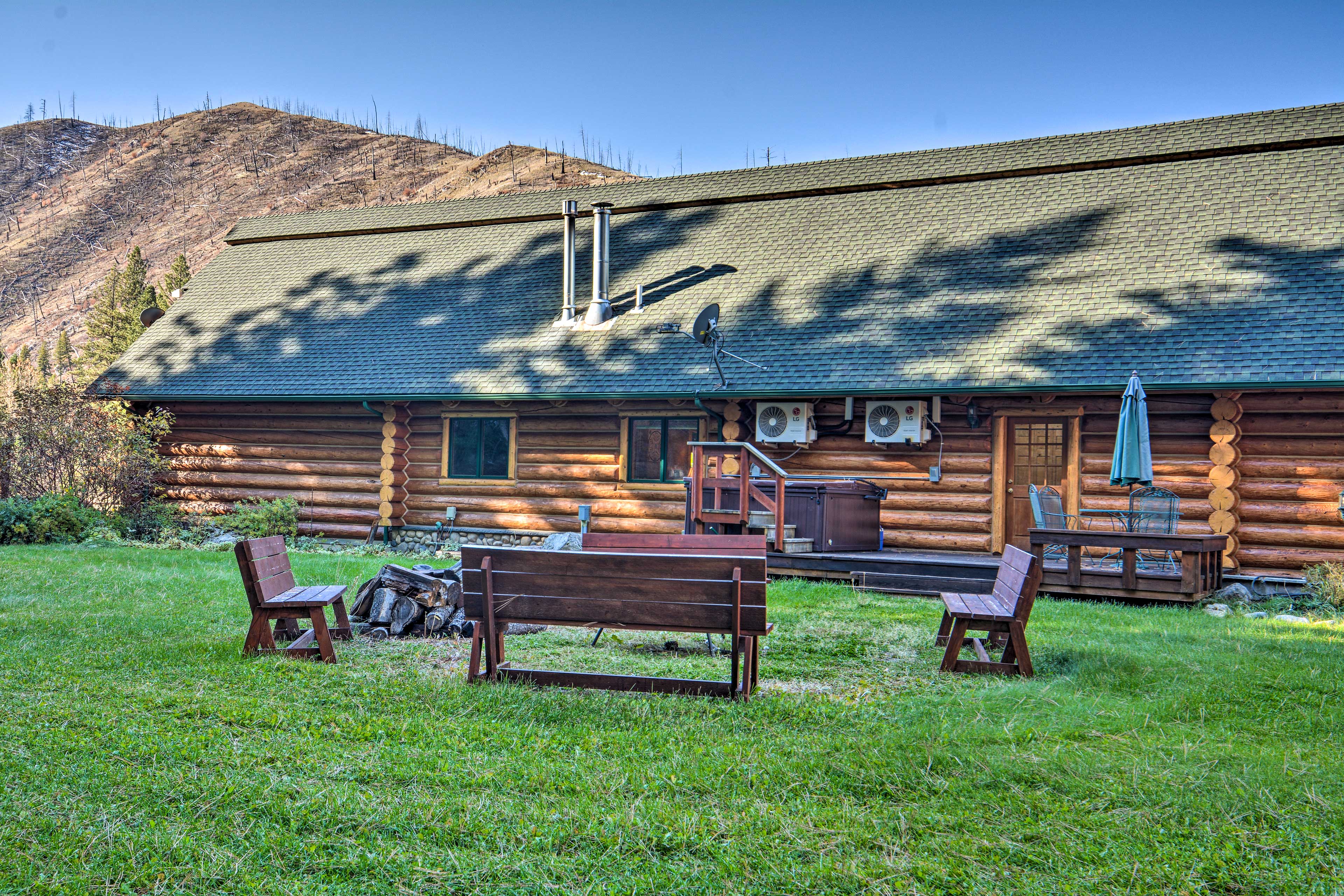 Custom Bitterroot Valley Cabin w/ Hot Tub & Views! Conner, MT Evolve