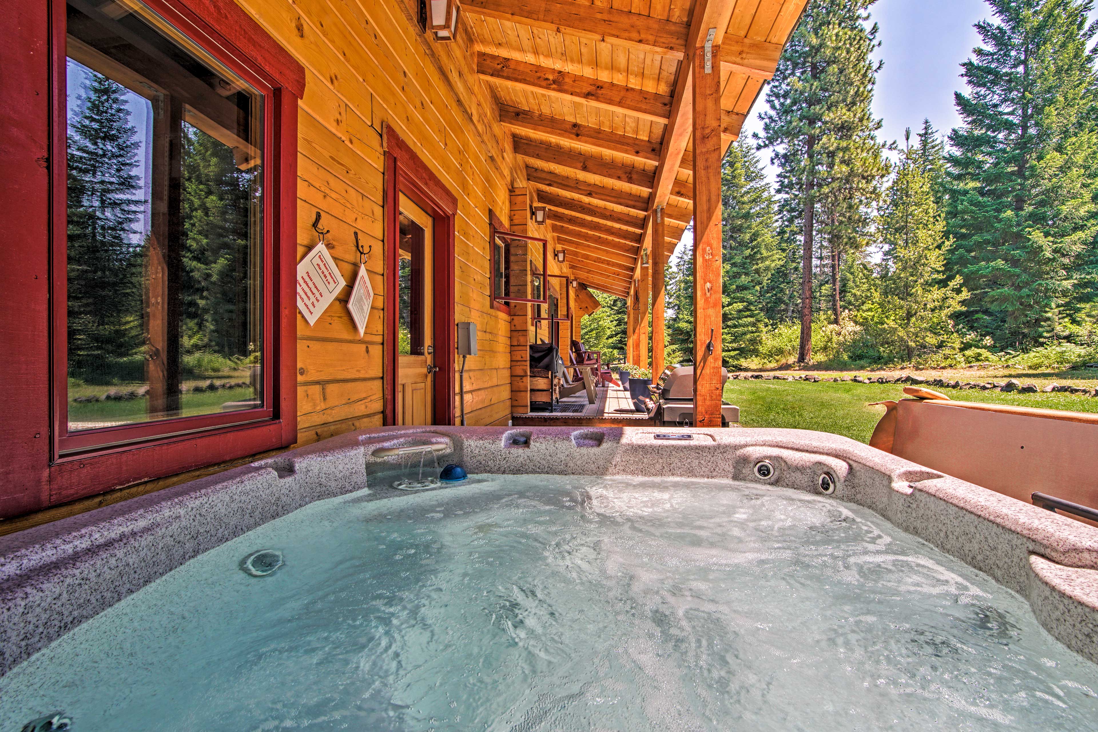 Cle Elum Mountain Cabin w/ Hot Tub & Trails! Evolve