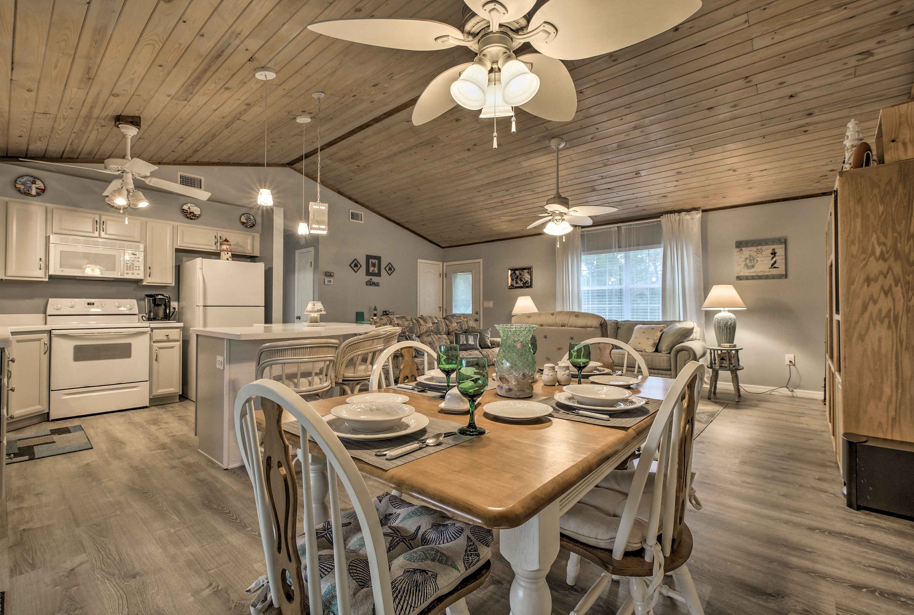 Crystal River Home w/ Dock, 1 Mile to Boat Launch Evolve