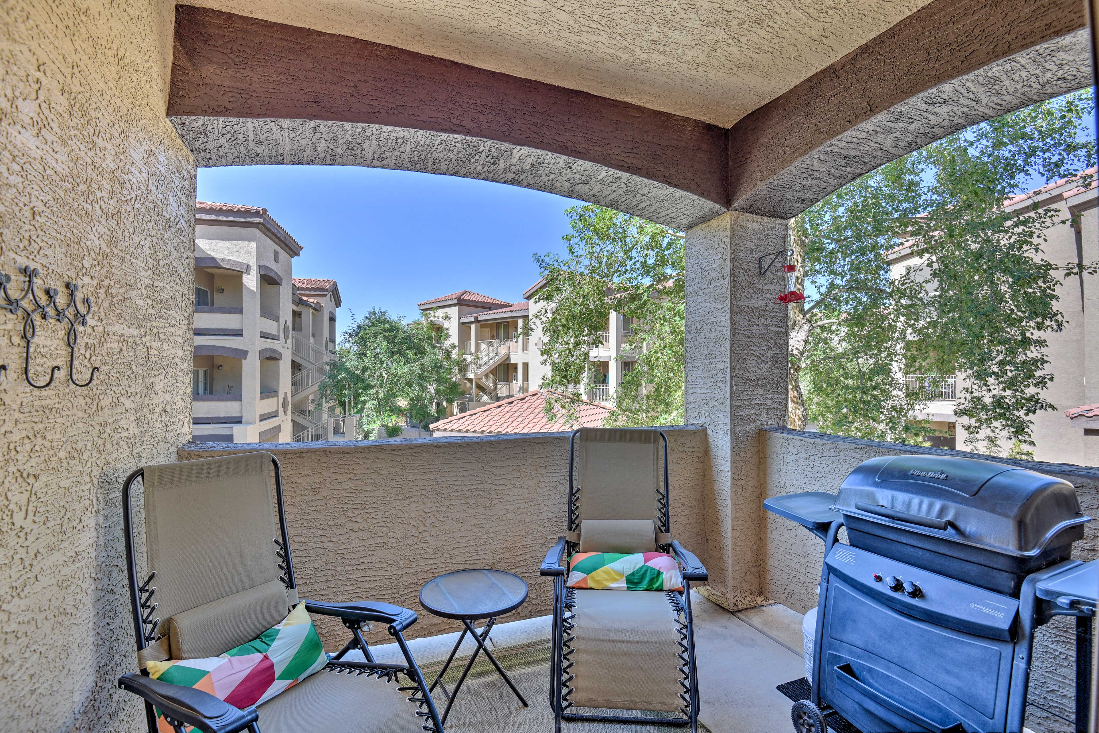 Coyote Landing Condo w/Private Patio & Pool Access Mesa, AZ Evolve