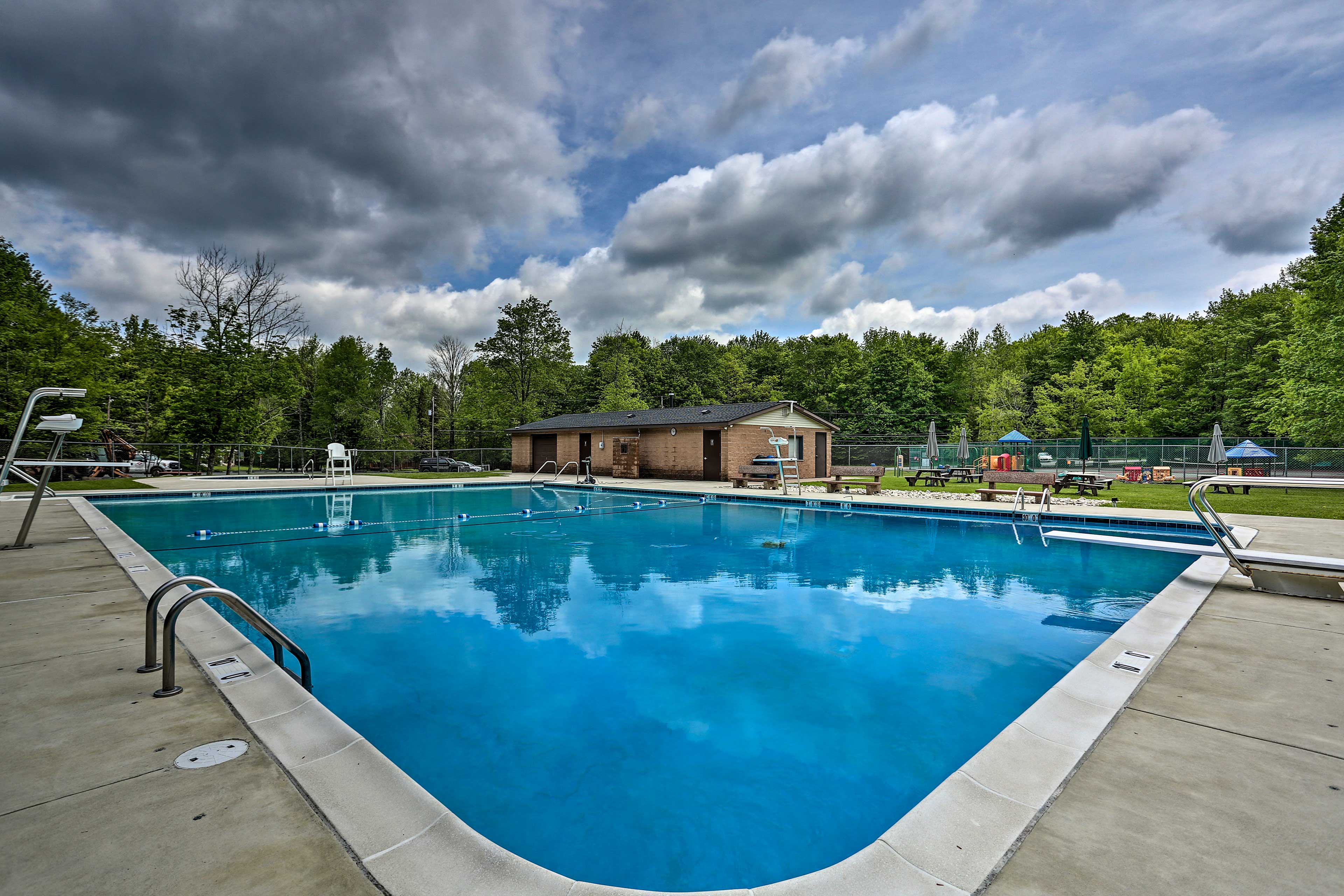 Arrowhead Lake Home Resort Amenities & Game Room! Pocono Lake, PA