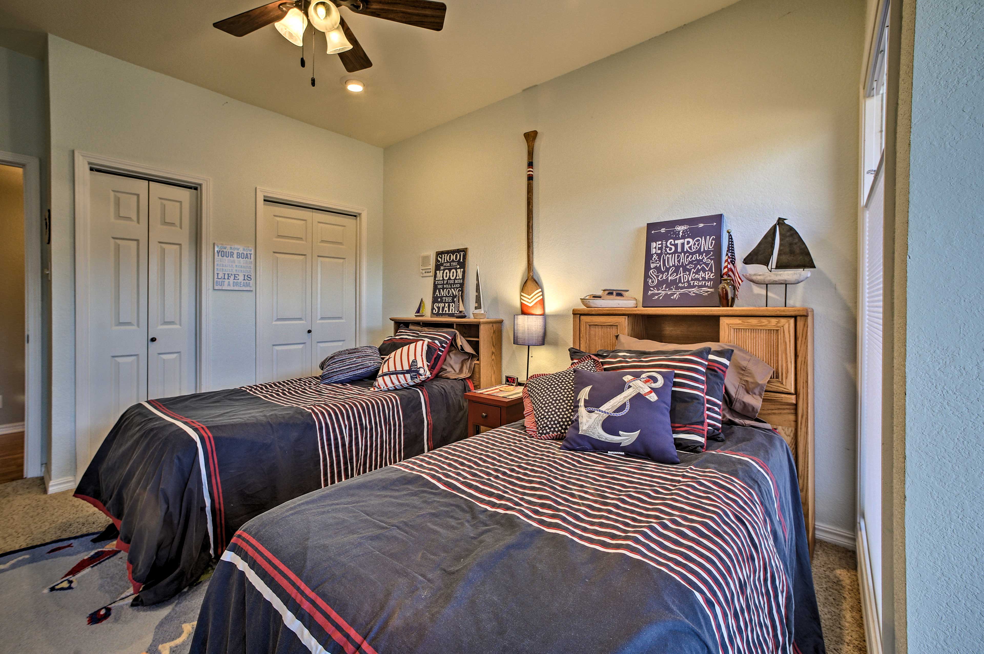 Lakefront Retreat w/ Dock & Beach 2 Miles to Golf Bella Vista, AR