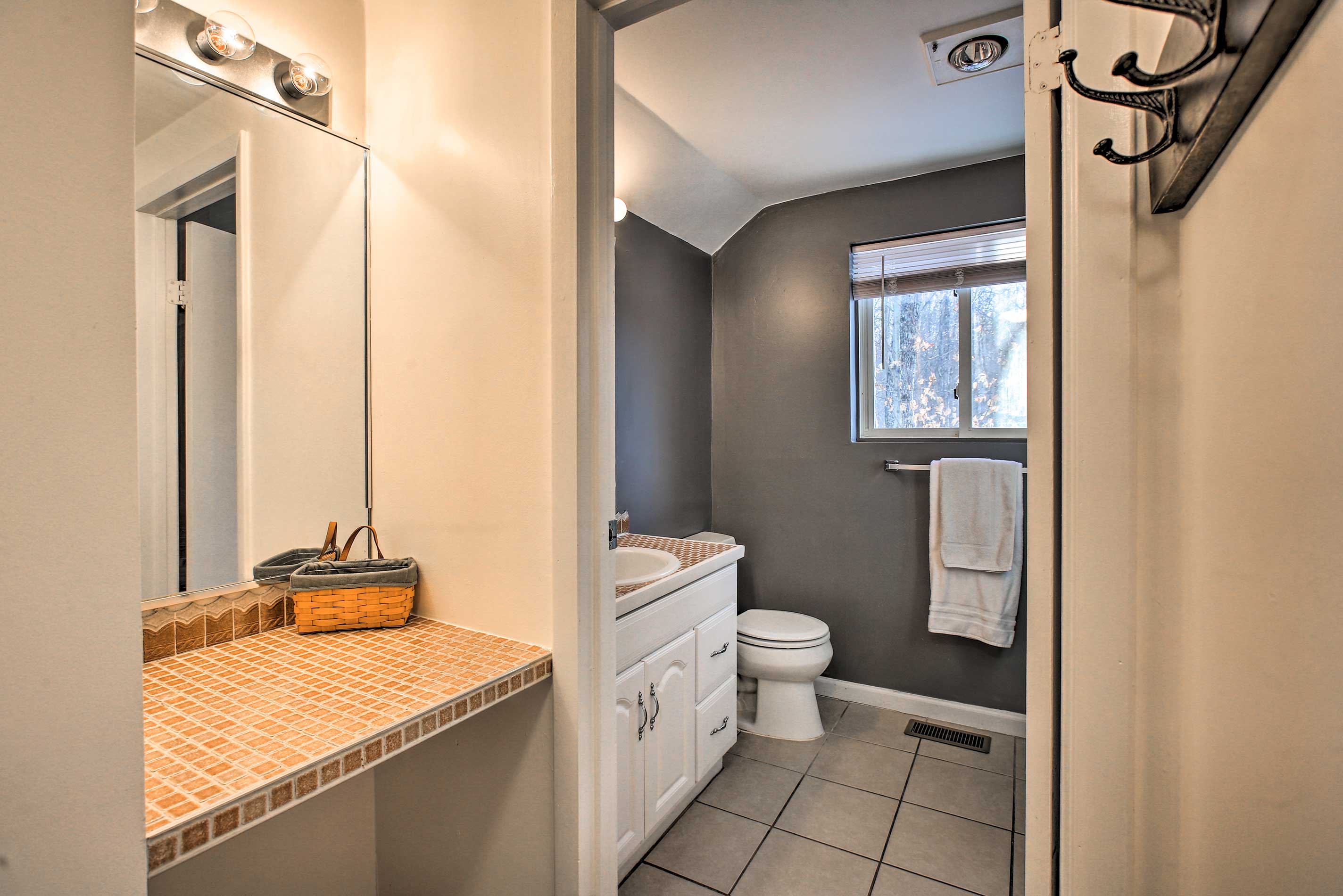 Lakes of the North Home on Snowmobile & ATV Trail! Mancelona, MI Evolve