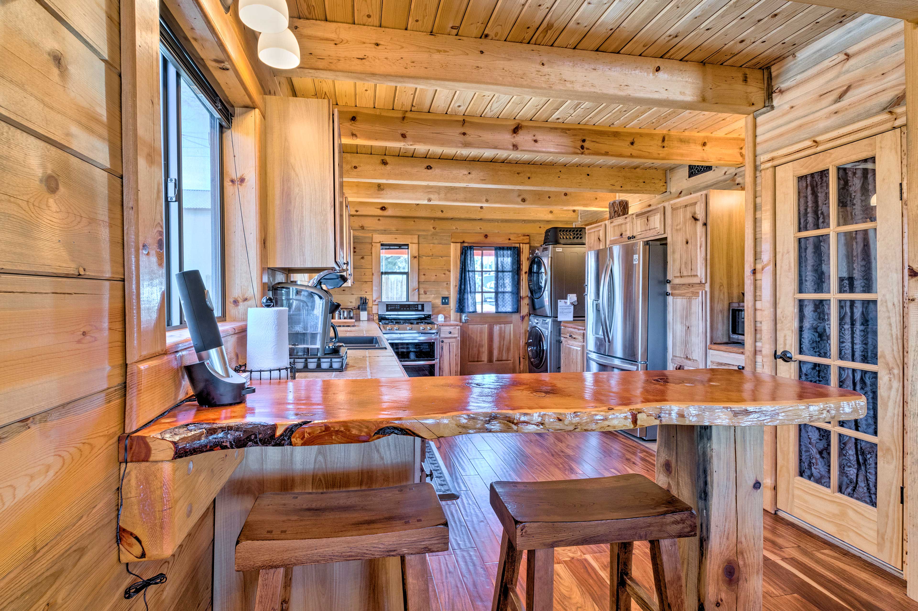 PetFriendly Cloudcroft Cabin Walk to Shop, Food Evolve